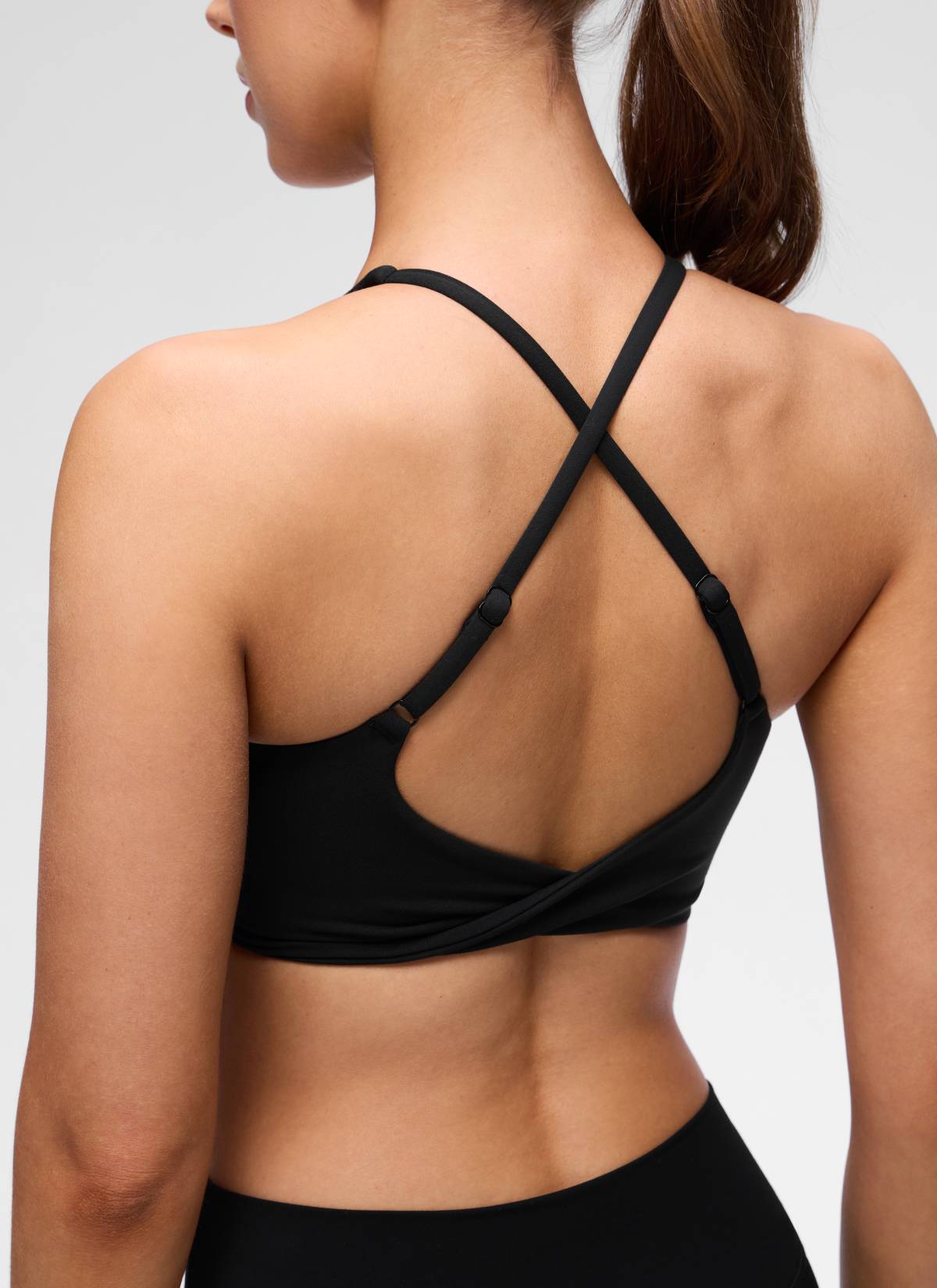 CRZ YOGA Damen Butterluxe Verdrehter Rücken V-Ausschnitt Sport BH Schwarz