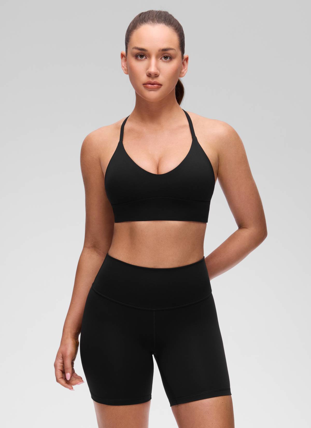 CRZ YOGA Women's Butterluxe Yoga V Neck Cross Back Longline Sports Bra Schwarz