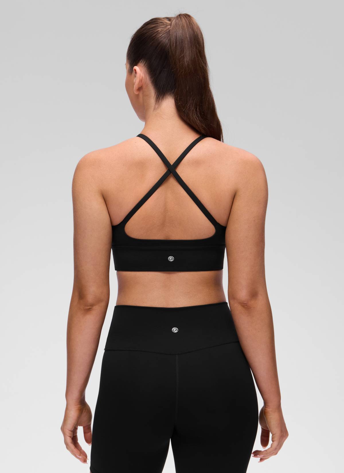 CRZ YOGA Women's Butterluxe Yoga V Neck Cross Back Longline Sports Bra Schwarz