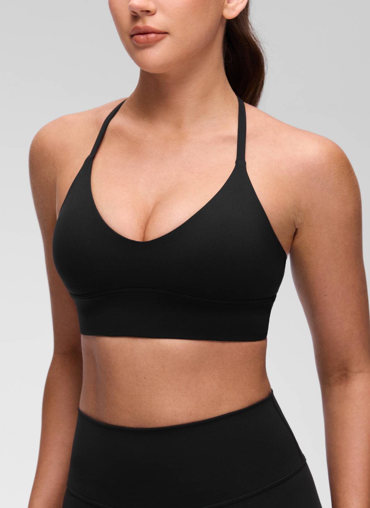 CRZ YOGA Women's Butterluxe Yoga V Neck Cross Back Longline Sports Bra Schwarz