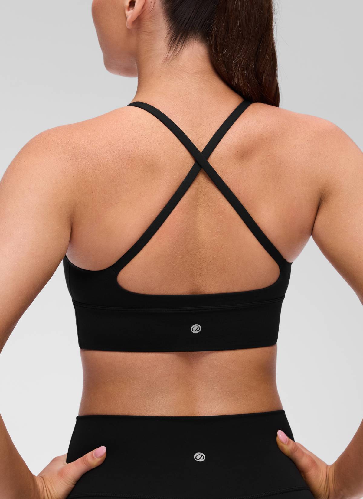 CRZ YOGA Women's Butterluxe Yoga V Neck Cross Back Longline Sports Bra Schwarz