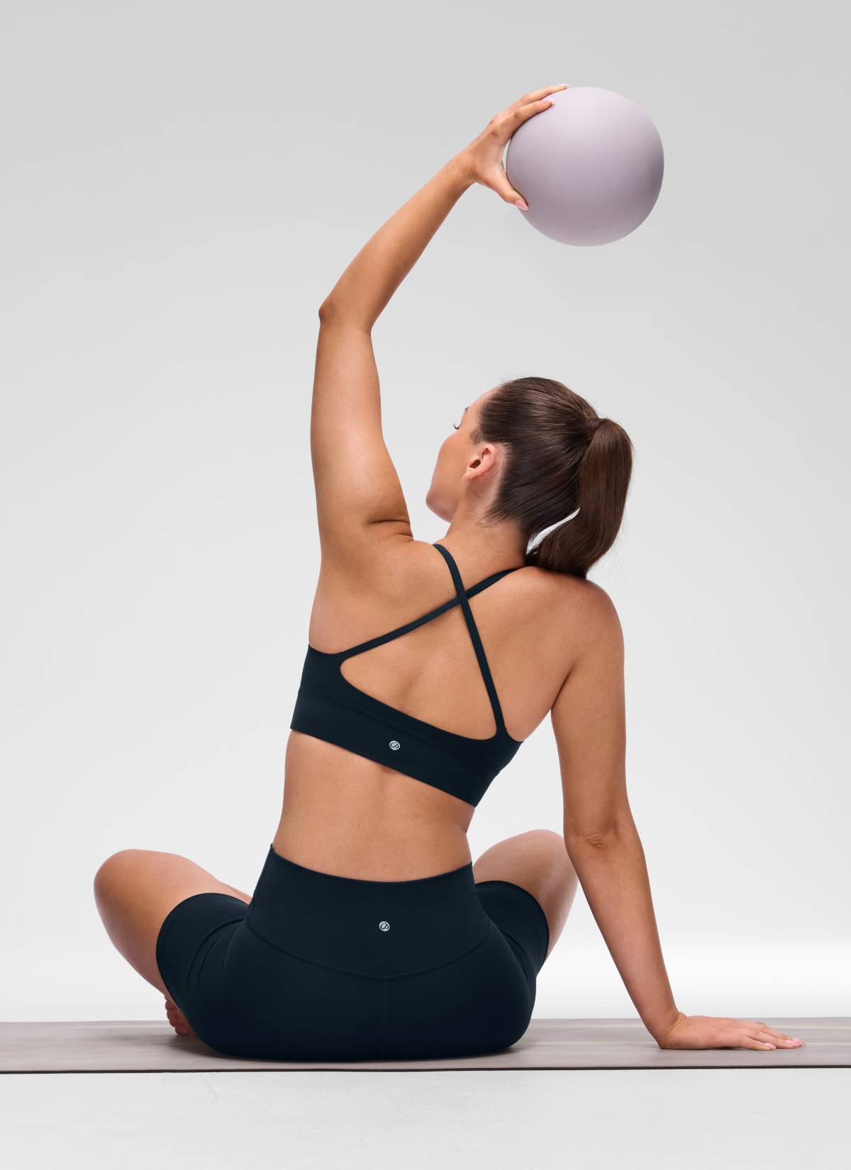 CRZ YOGA Women's Butterluxe Yoga V Neck Cross Back Longline Sports Bra Echte Marine