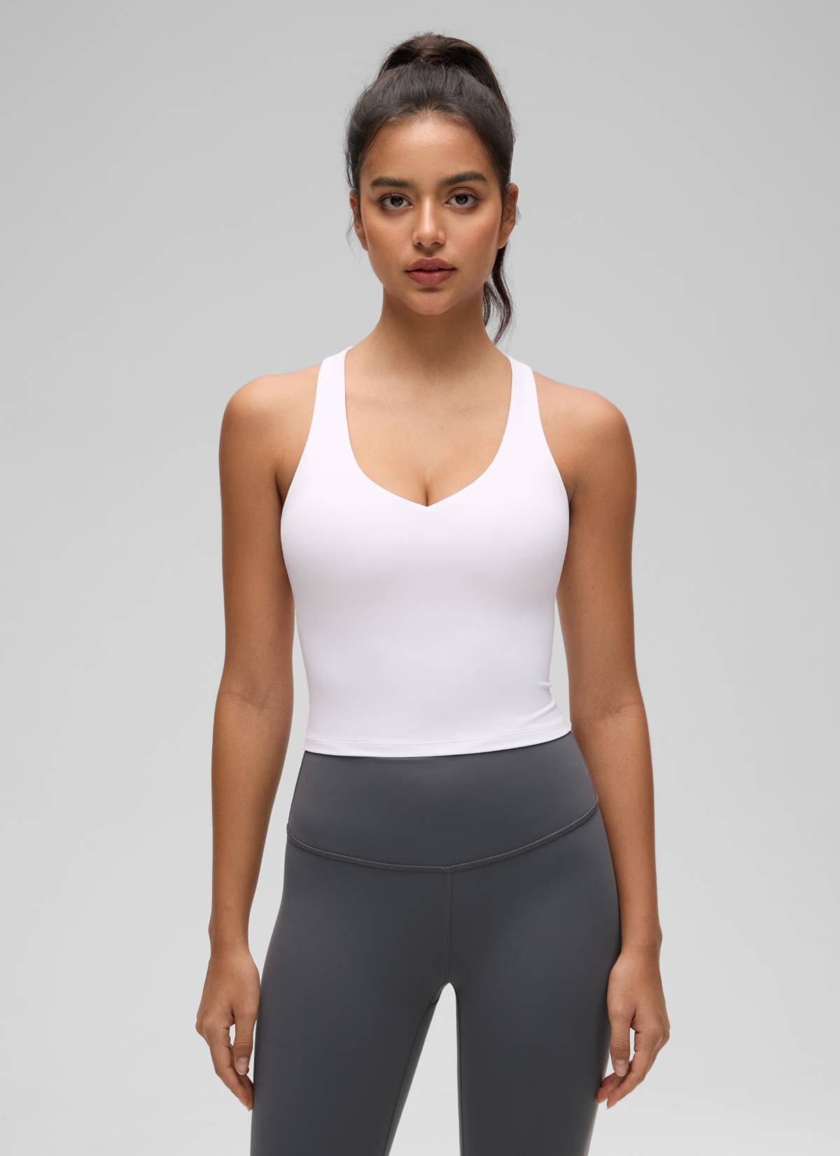 CRZ YOGA Damen V-Ausschnitt Crop Tanktops Bra Racerback Weiss
