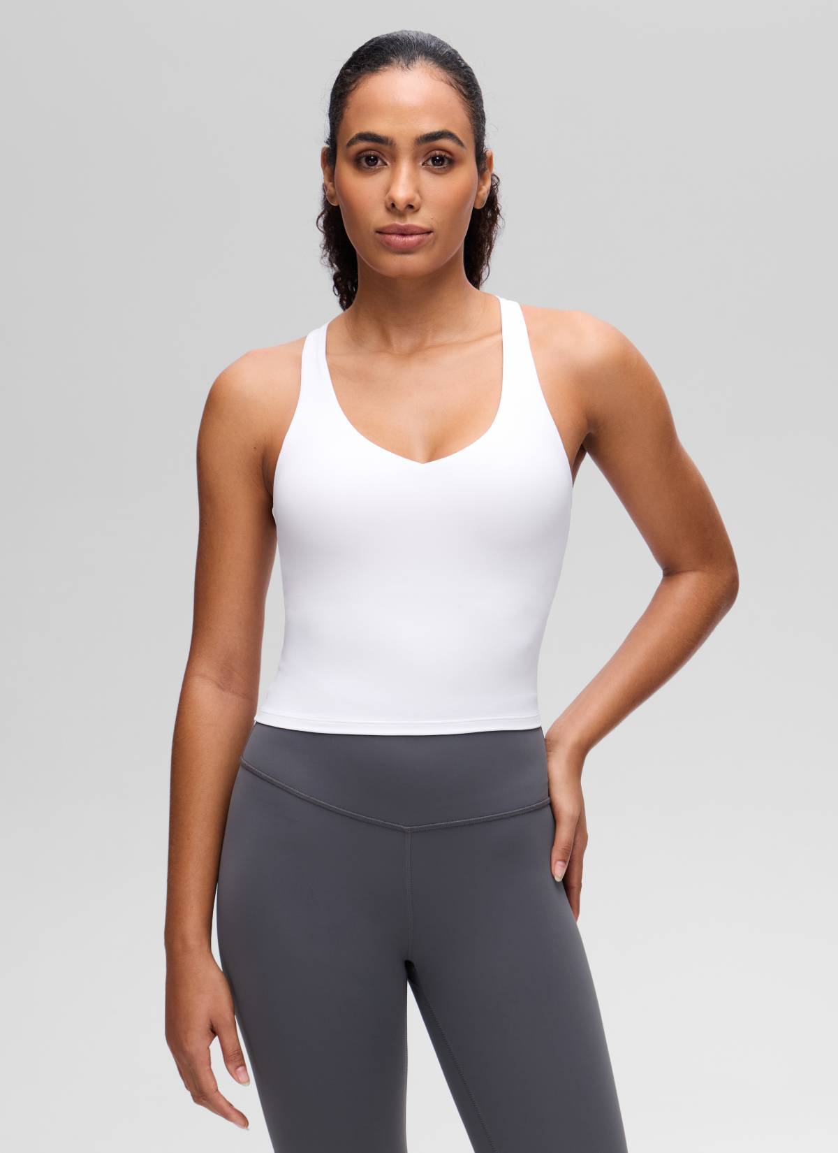 CRZ YOGA Damen V-Ausschnitt Crop Tanktops Bra Racerback Weiss