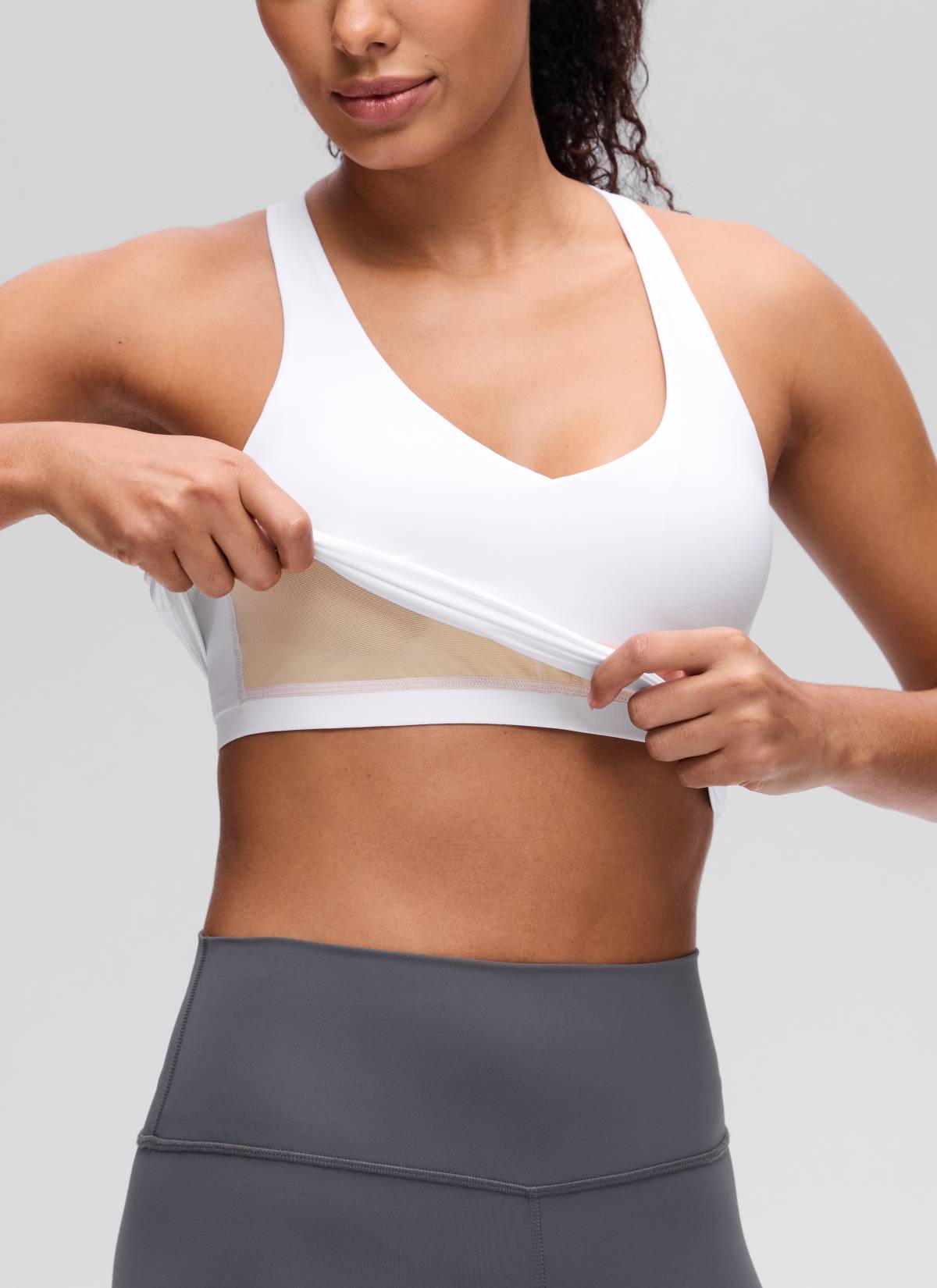 CRZ YOGA Damen V-Ausschnitt Crop Tanktops Bra Racerback Weiss