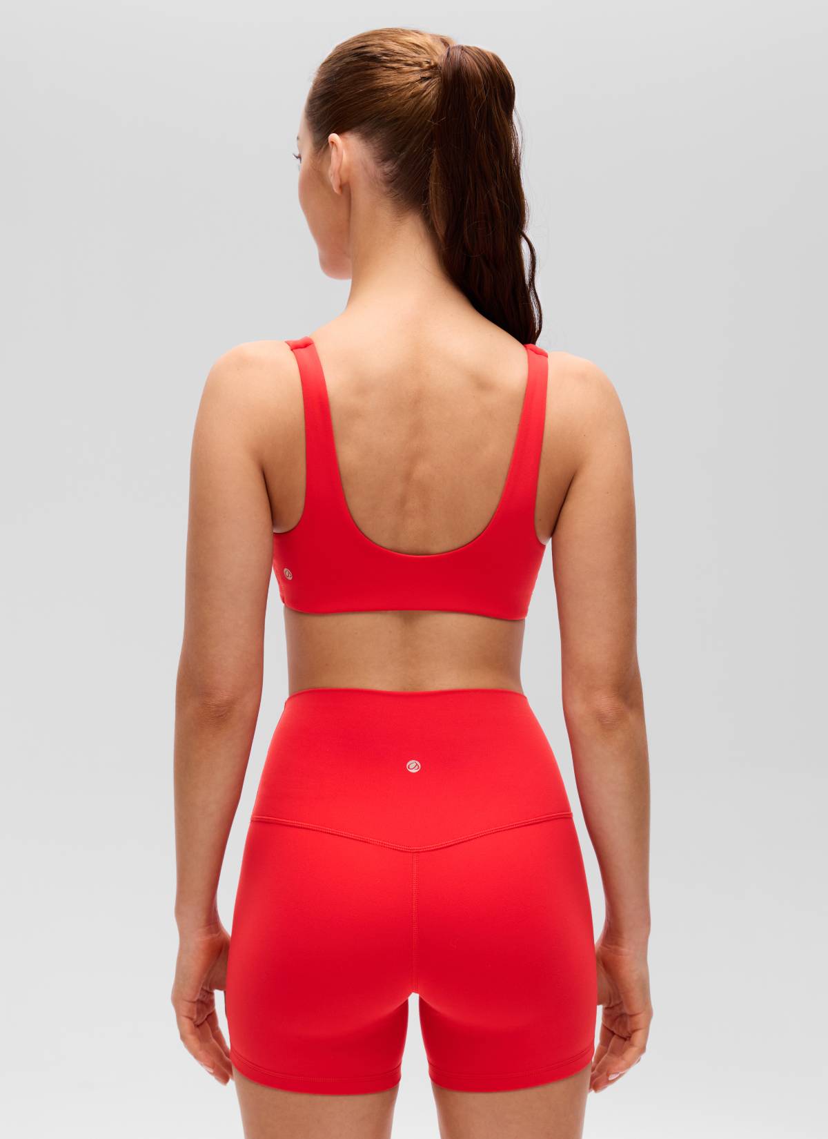 CRZ YOGA Damen Butterluxe Twist Vorne V-Ausschnitt Sport-BH U-Rücken Tiefrot