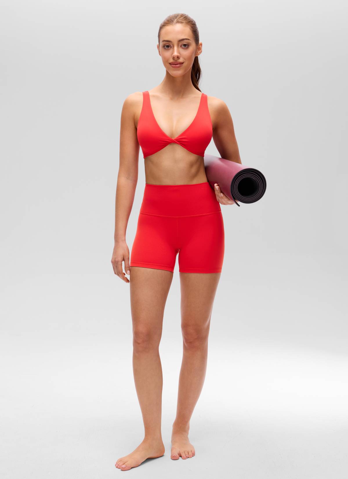 CRZ YOGA Damen Butterluxe Twist Vorne V-Ausschnitt Sport-BH U-Rücken Tiefrot