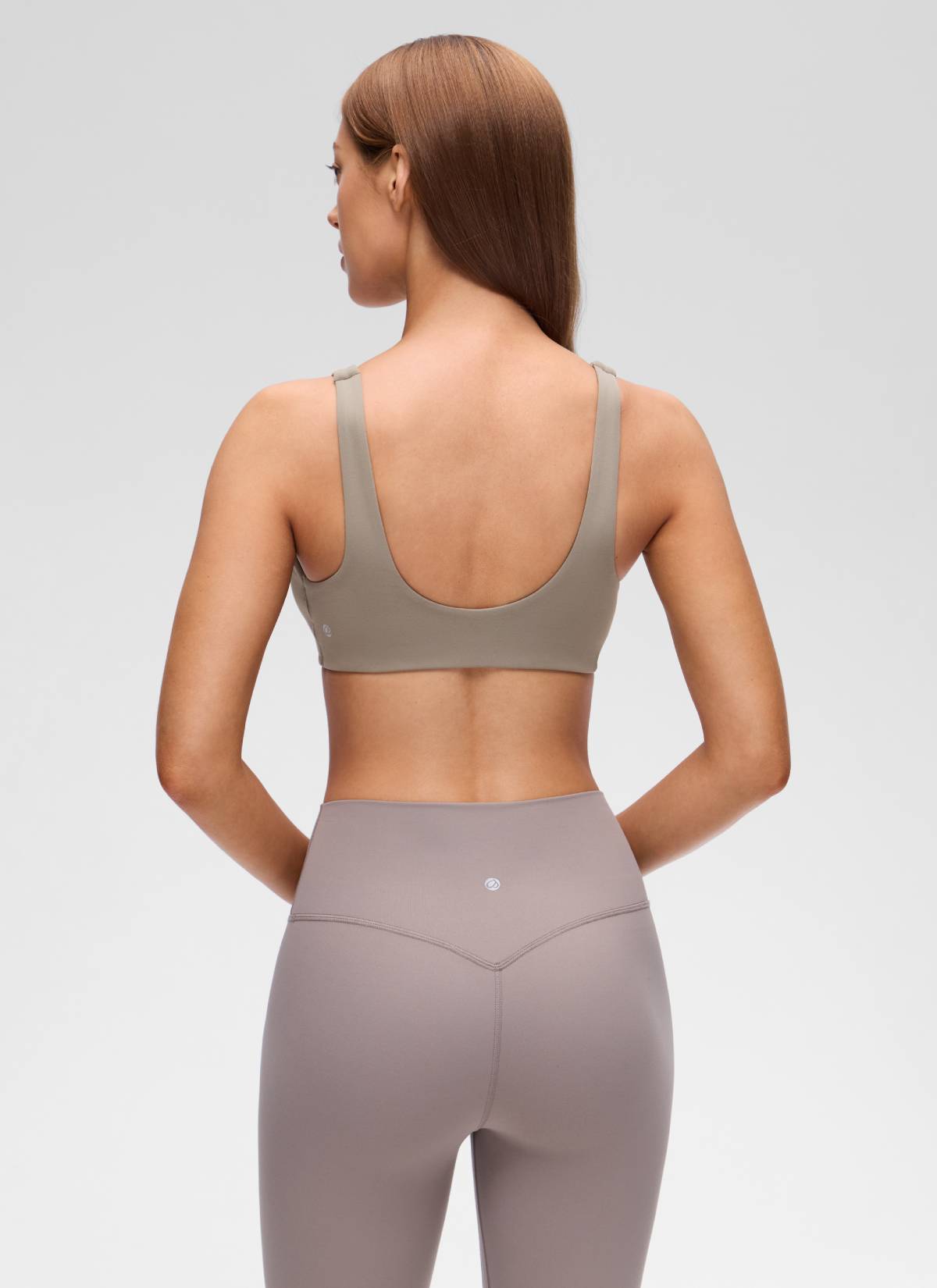 CRZ YOGA Damen Butterluxe Twist Vorne V-Ausschnitt Sport-BH U-Rücken Warmes Aschgrau