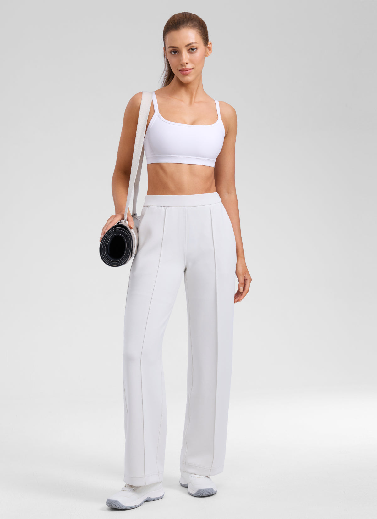 CRZ YOGA Women's Butterlift Workout Scoop Neck Double Lined Sports Bra Weiss
