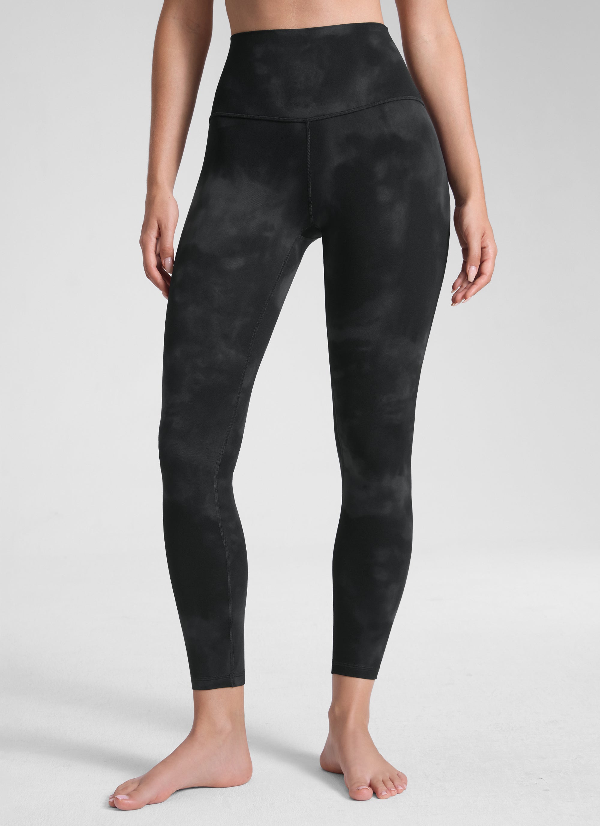 CRZ YOGA Butterluxe Damen High Waist Sport Leggings- 64cm Schwarze Tie-Dye-Blumen