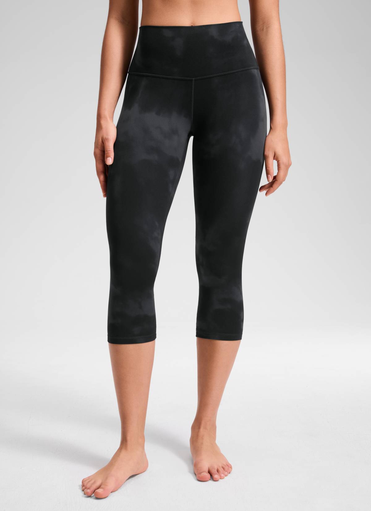 CRZ YOGA Damen Butterluxe High Waist 3/4 Leggings Capri - 48cm Schwarze Tie-Dye-Blumen