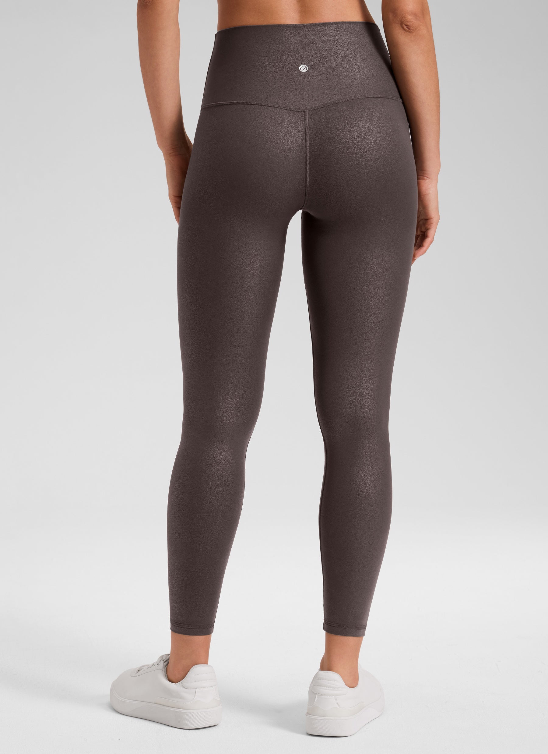 CRZ YOGA Damen Butterluxe Faux Leder Kunstleder-Leggings - 64cm Heißer Karamell Braun Folie Muster