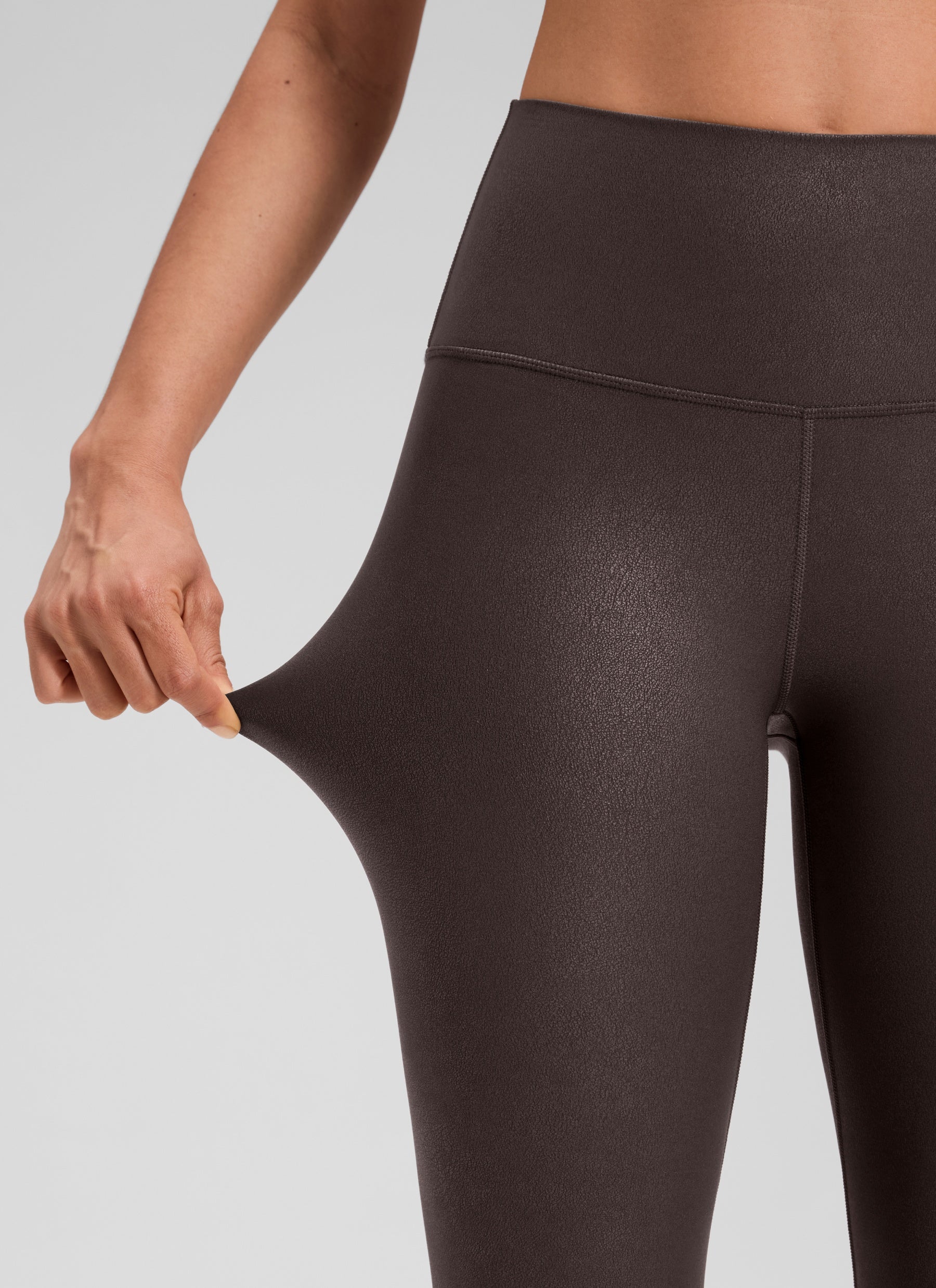 CRZ YOGA Damen Butterluxe Faux Leder Kunstleder-Leggings - 64cm Heißer Karamell Braun Folie Muster
