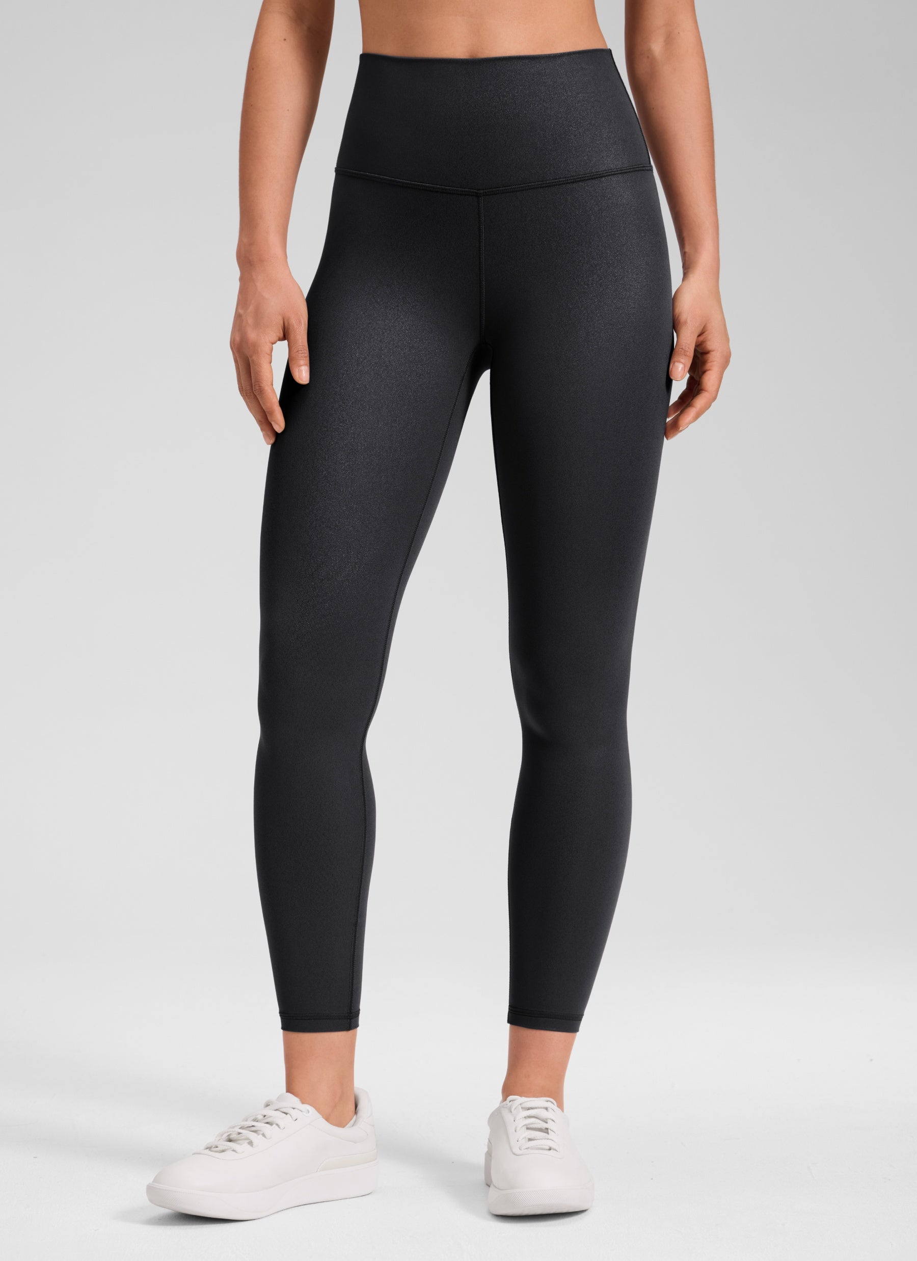 CRZ YOGA Damen Butterluxe Faux Leder Kunstleder-Leggings - 64cm Schwarzes Folienmuster