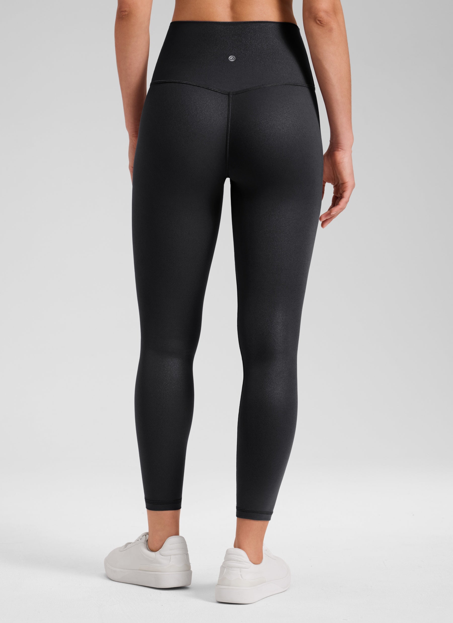 CRZ YOGA Damen Butterluxe Faux Leder Kunstleder-Leggings - 64cm Schwarzes Folienmuster