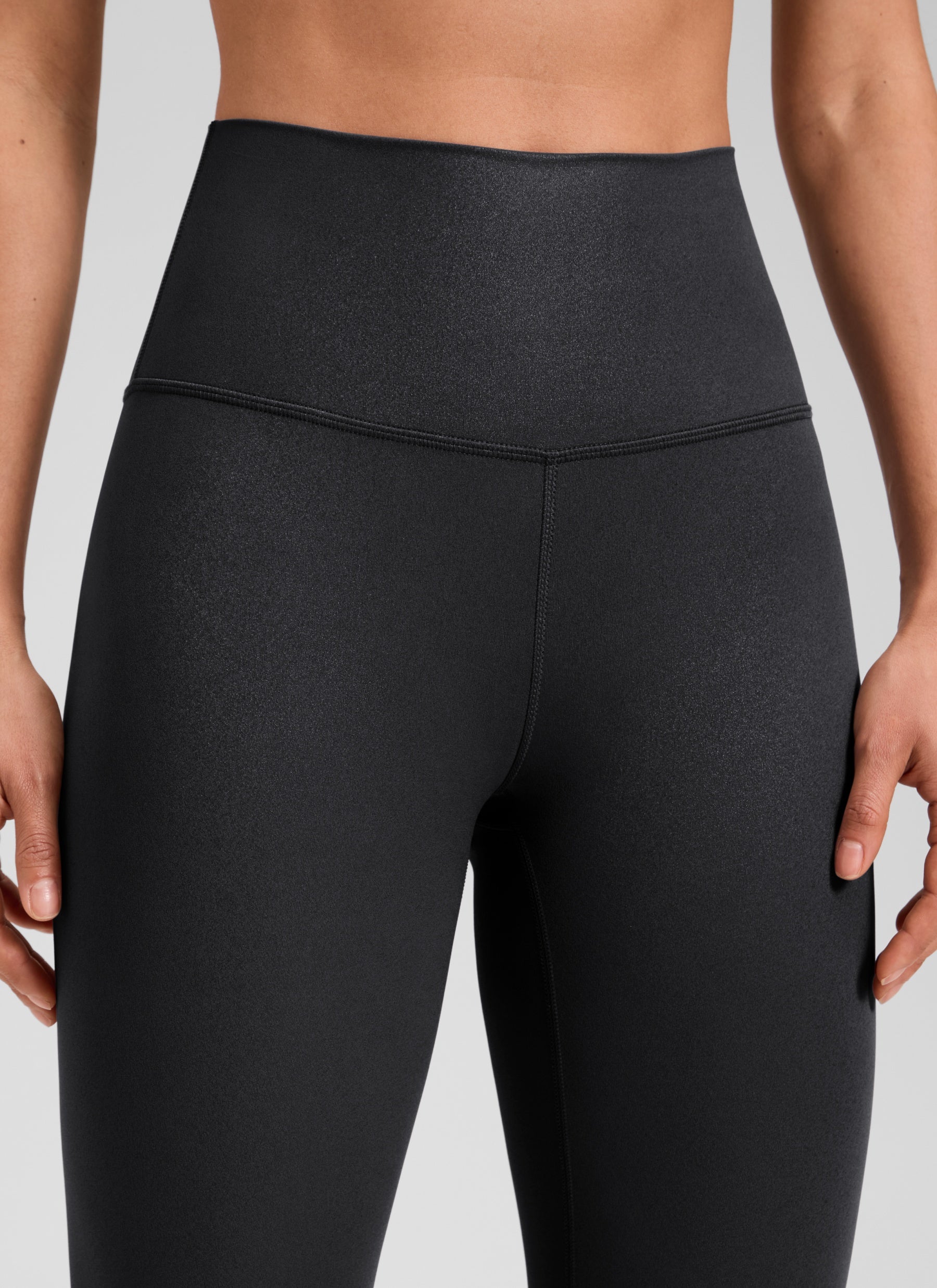 CRZ YOGA Damen Butterluxe Faux Leder Kunstleder-Leggings - 64cm Schwarzes Folienmuster