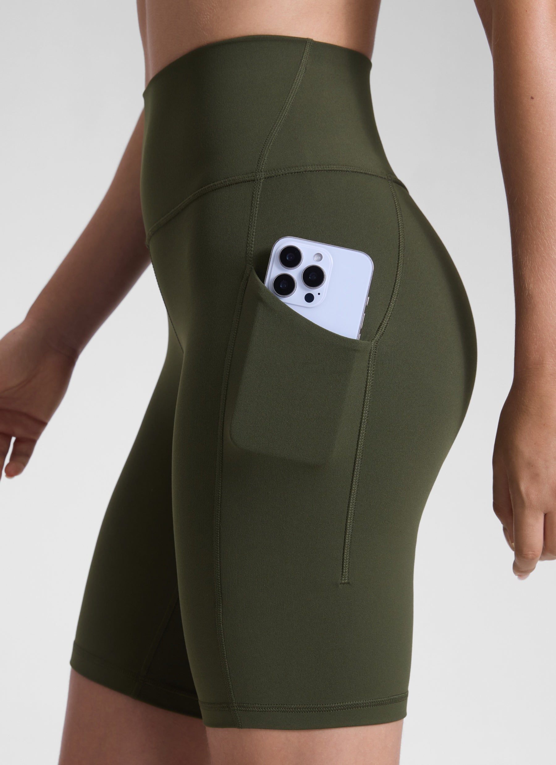 CRZ YOGA Damen Butterluxe High Waist Radlerhose mit Tasche - 20cm Olivgrün