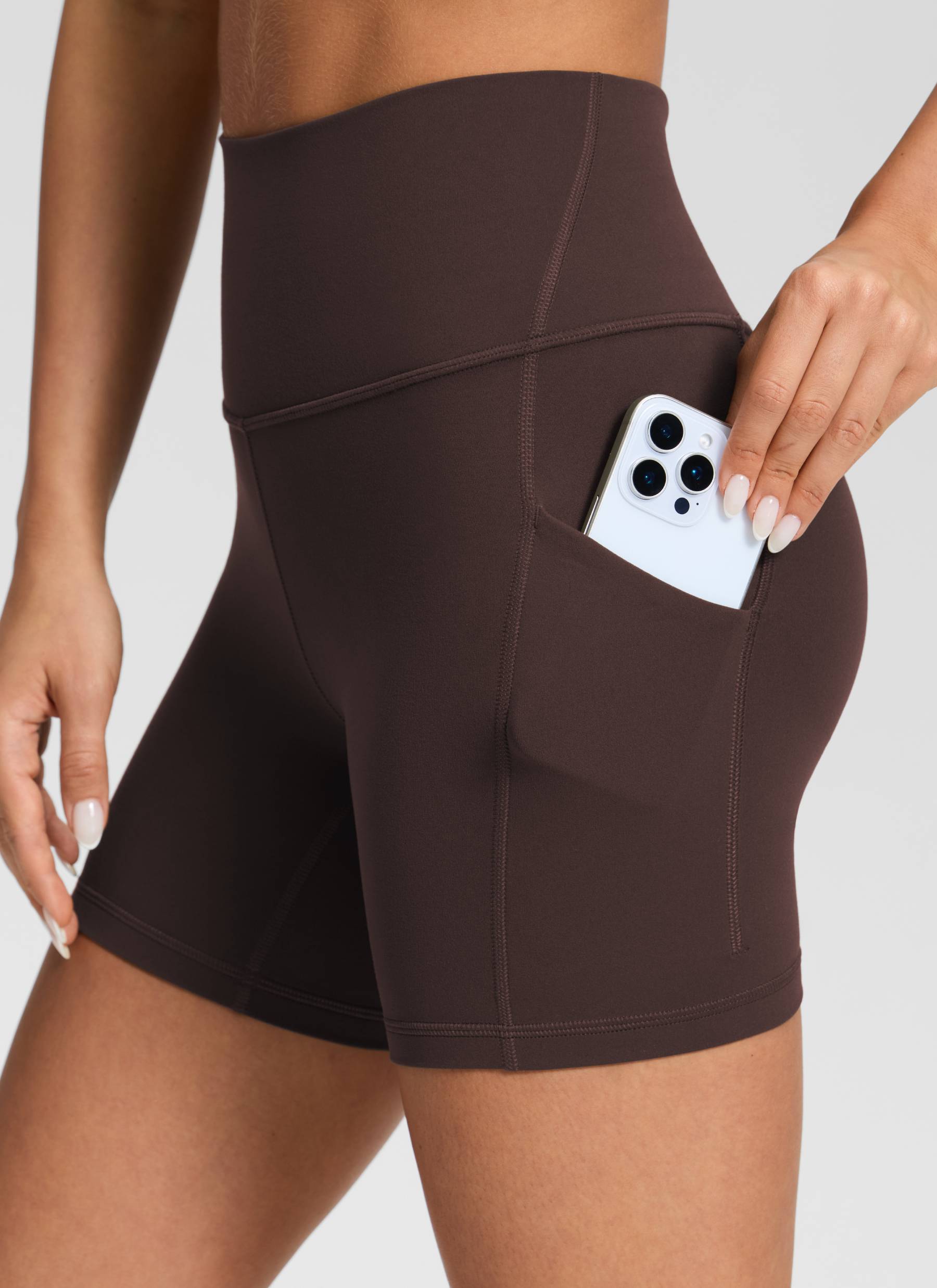 CRZ YOGA Damen Butterluxe Sport Radlerhose Shorts mit Tasche -13cm Heißes Fudge-Brown