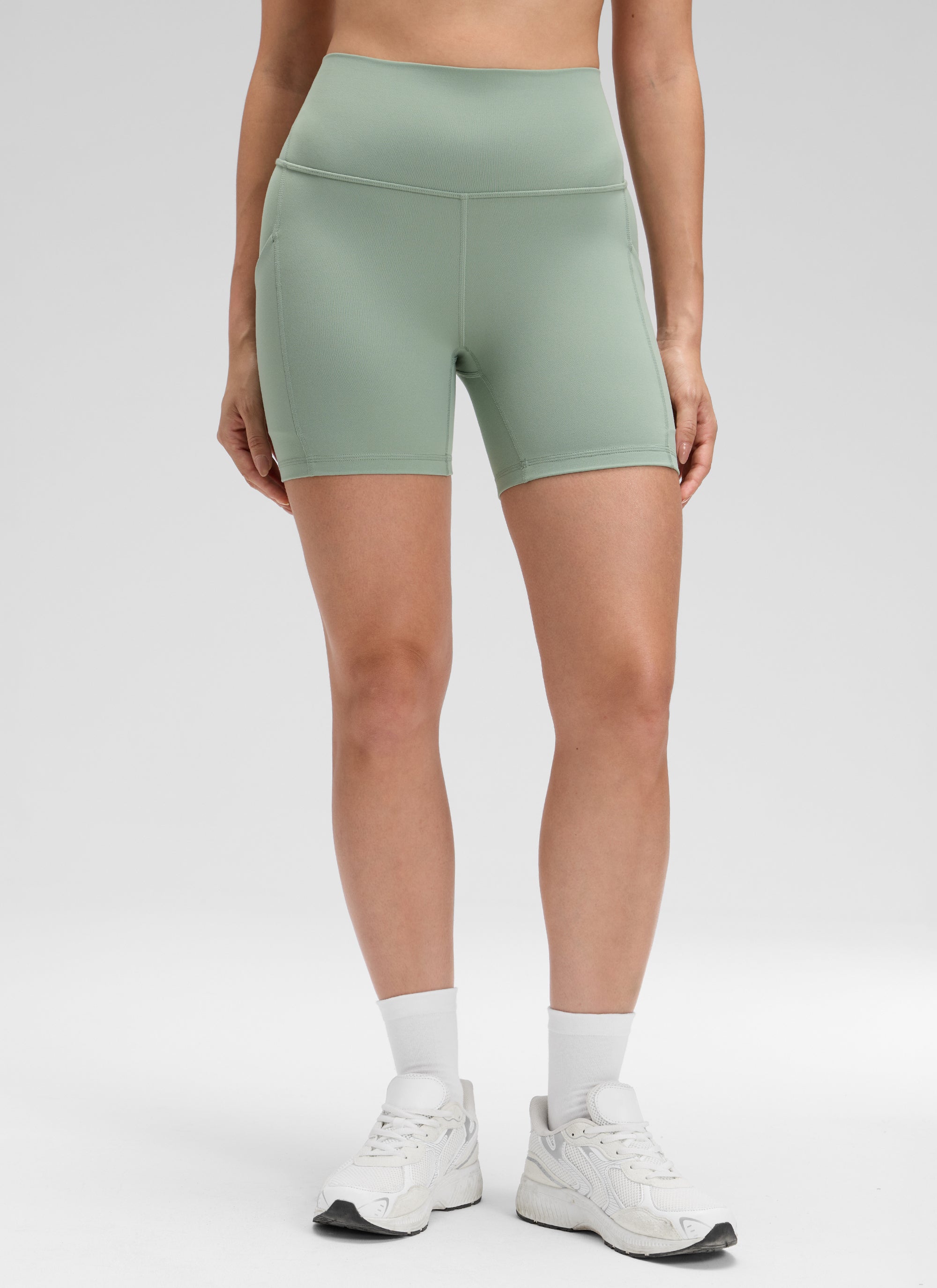 CRZ YOGA Damen Butterluxe Sport Radlerhose Shorts mit Tasche -13cm Grüner Palmenhof