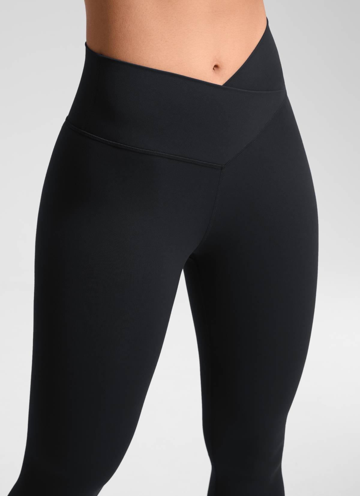 CRZ YOGA Damen Butterluxe V Cross High Waisted Leggings - 64 cm Schwarz