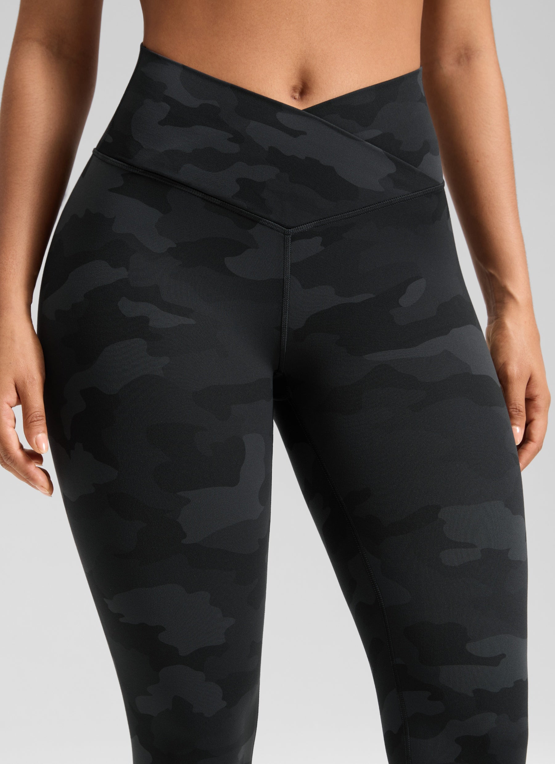 CRZ YOGA Damen Butterluxe V Cross High Waisted Leggings - 64 cm Dunkelgraue Tarnung 2