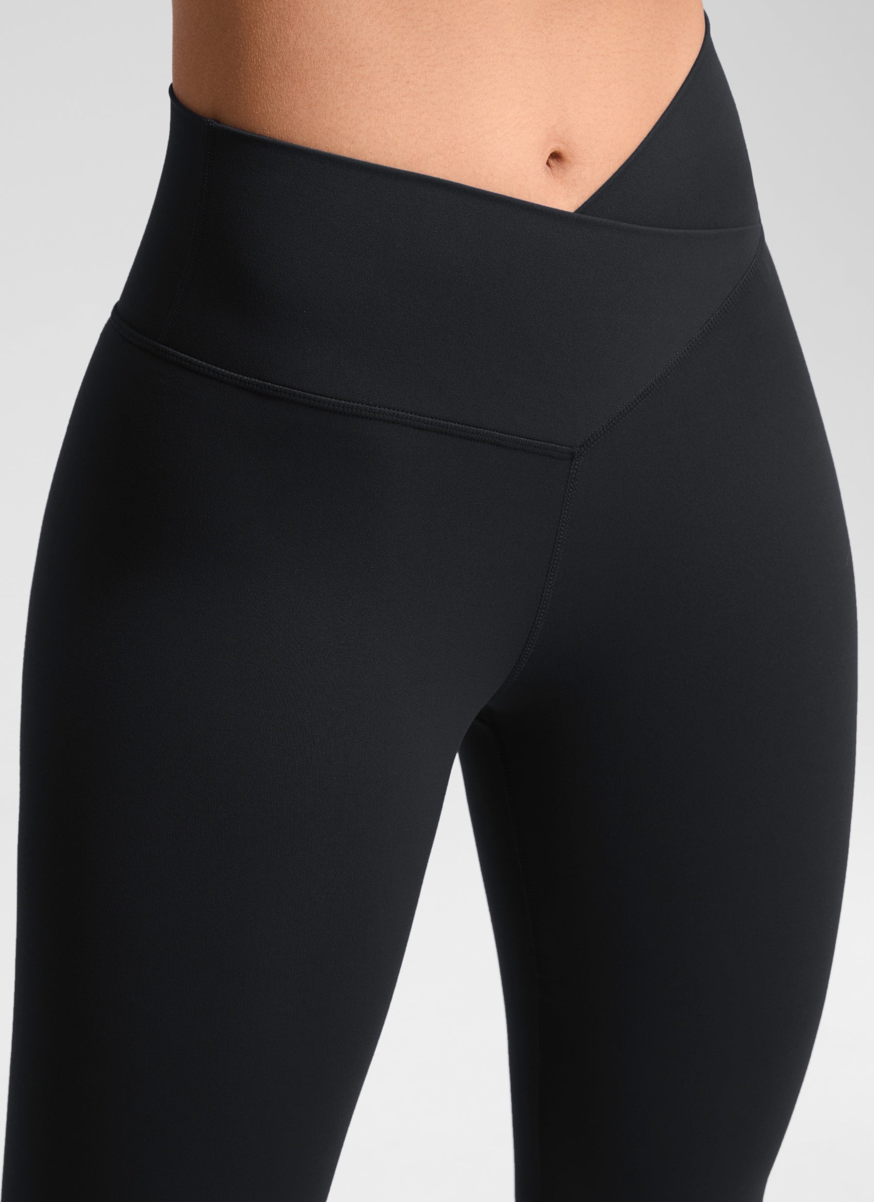 CRZ YOGA Damen Butterluxe V Cross High Waisted Leggings - 71 cm Schwarz