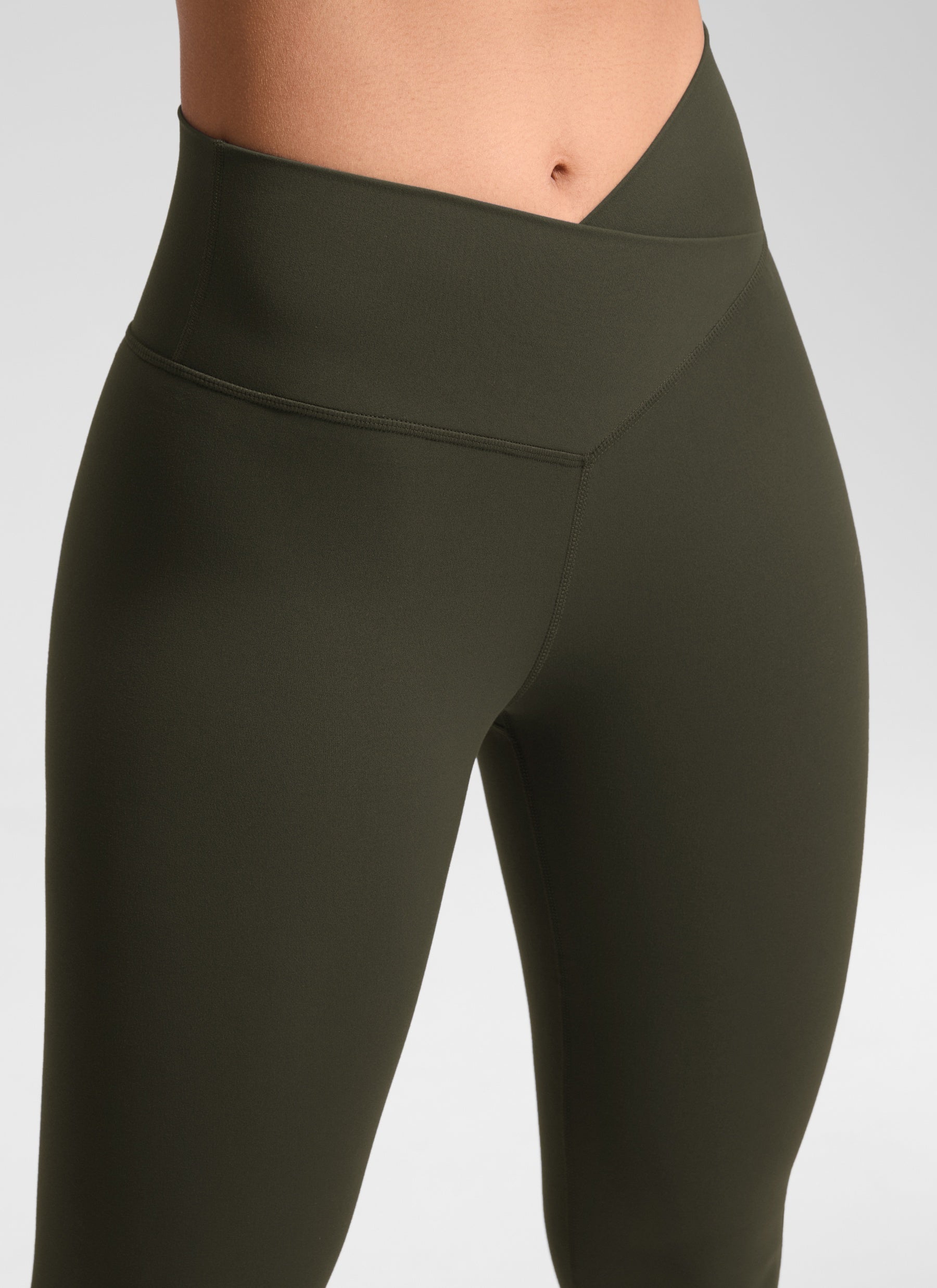 CRZ YOGA Damen Butterluxe V Cross High Waisted Leggings - 71 cm Olivgrün