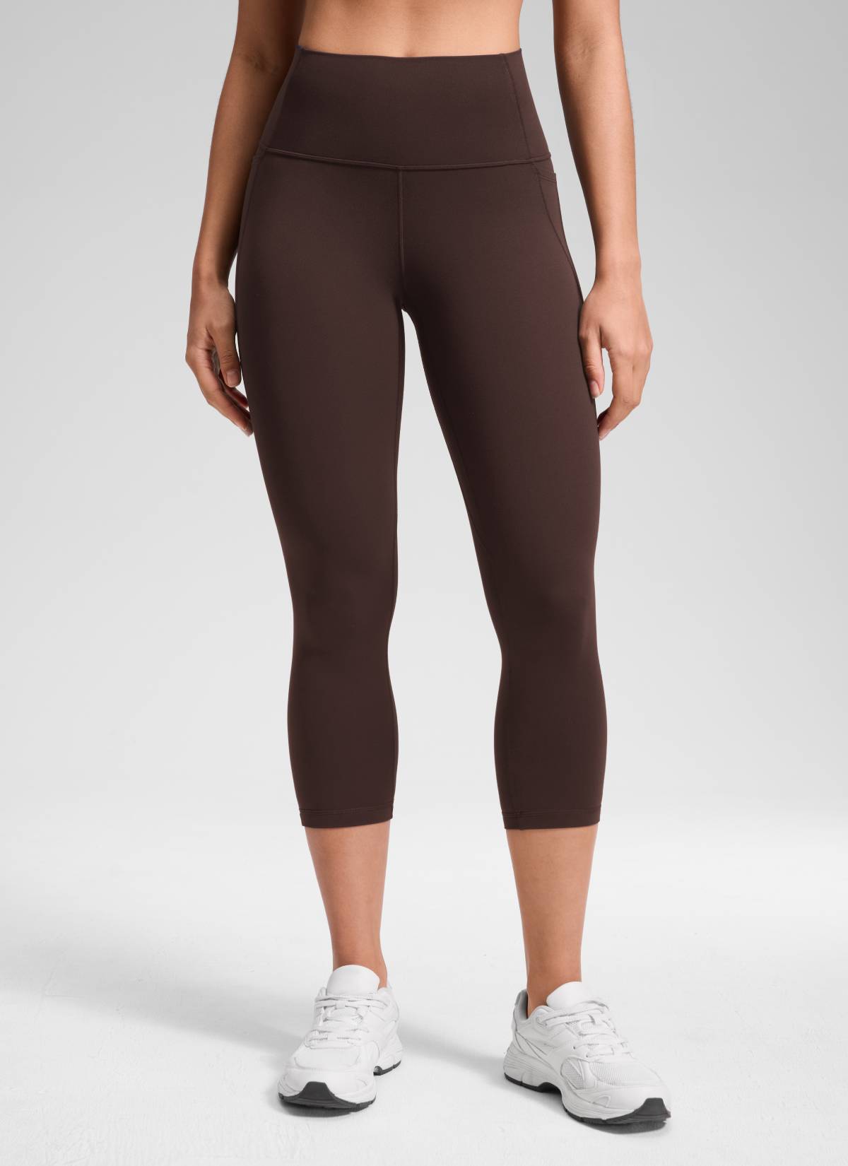 CRZ YOGA Damen Butterluxe Capri mit Taschen - 53cm Heißes Fudge-Brown