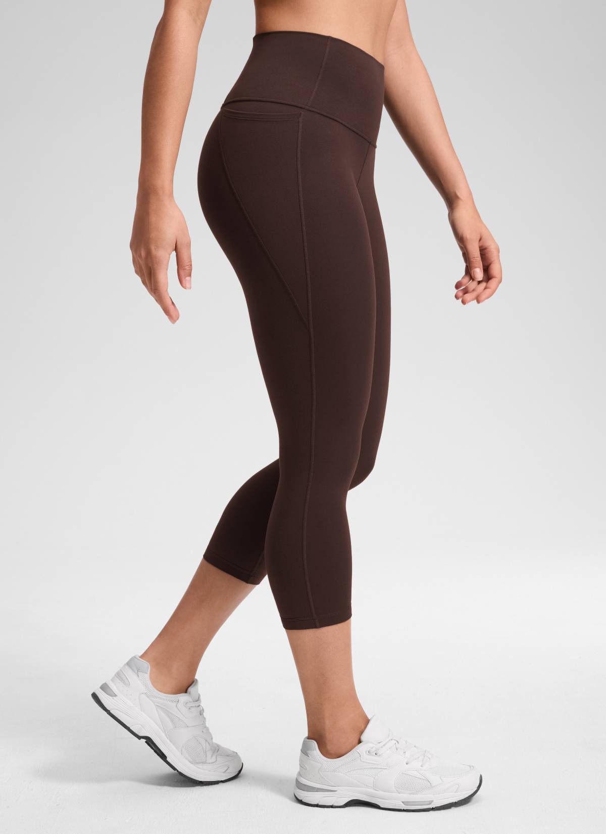 CRZ YOGA Damen Butterluxe Capri mit Taschen - 53cm Heißes Fudge-Brown