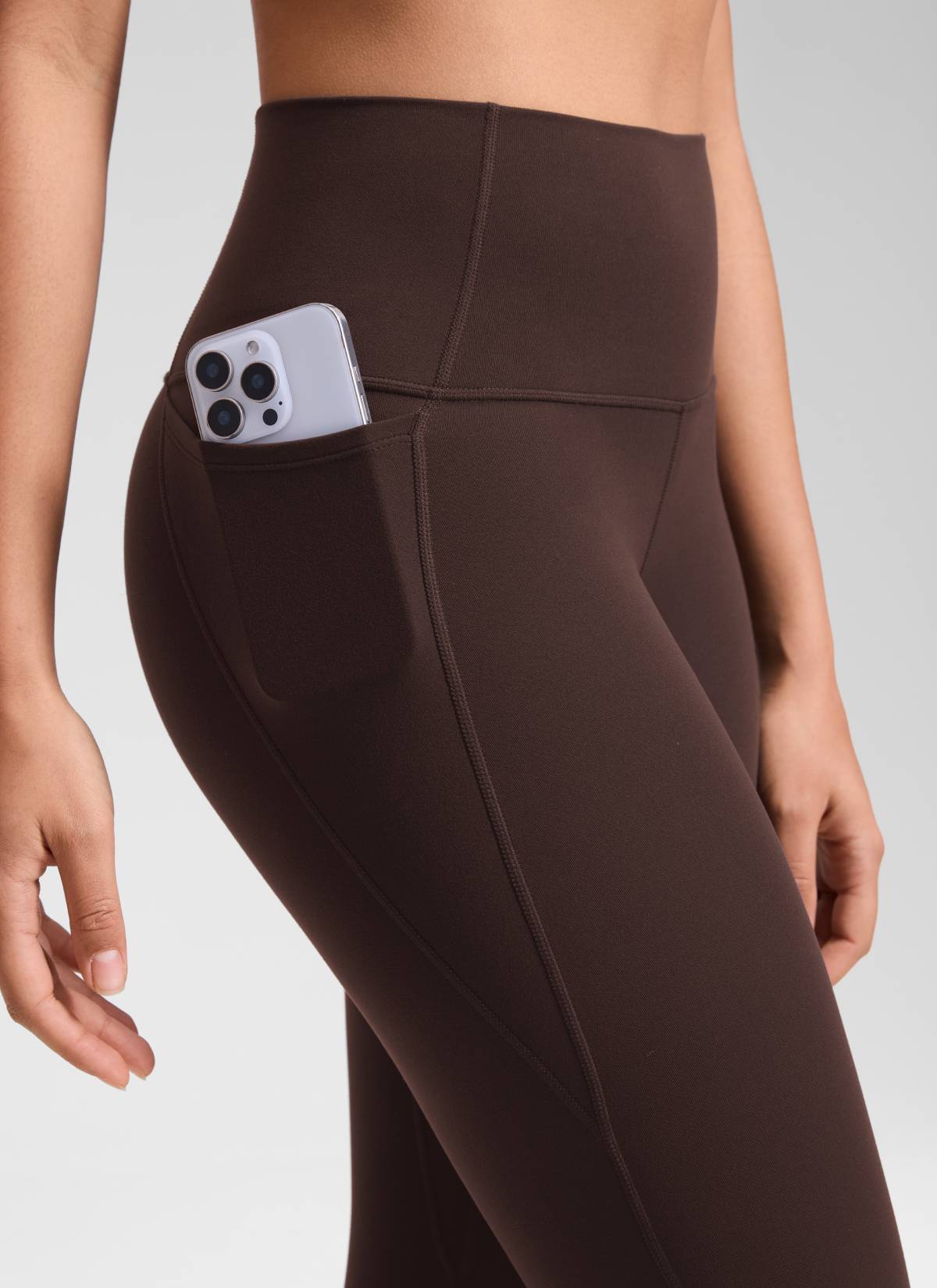 CRZ YOGA Damen Butterluxe Capri mit Taschen - 53cm Heißes Fudge-Brown