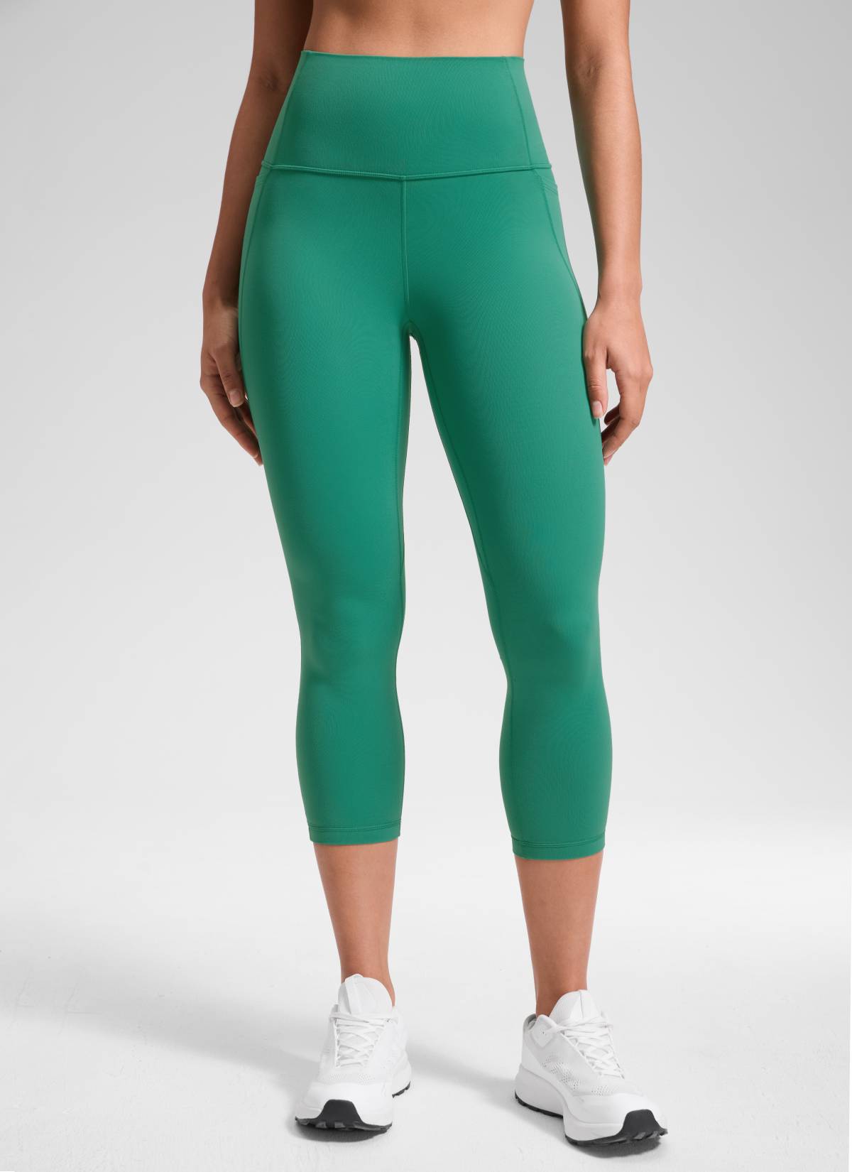 CRZ YOGA Damen Butterluxe Capri mit Taschen - 53cm Cascadia Grün