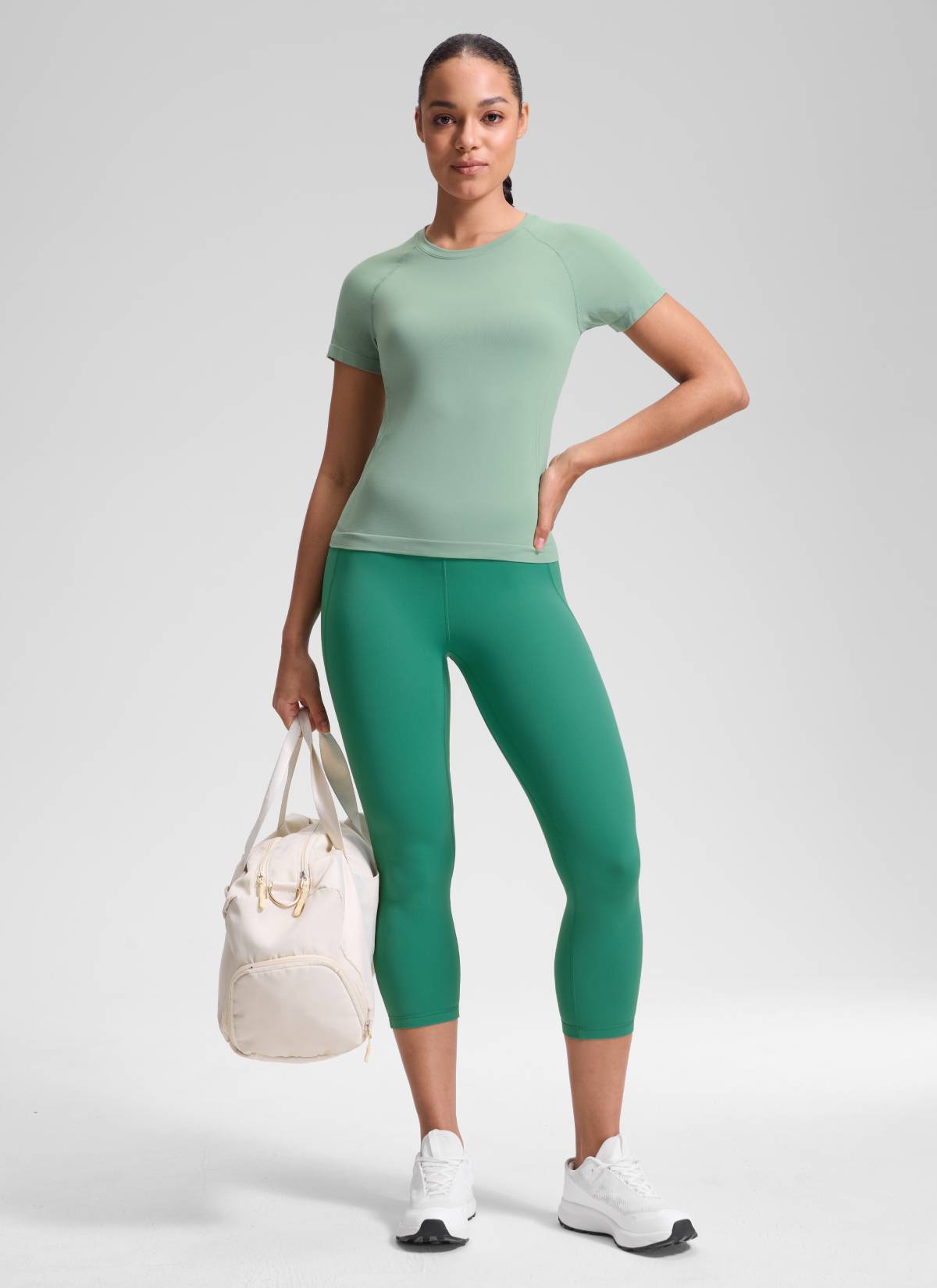 CRZ YOGA Damen Butterluxe Capri mit Taschen - 53cm Cascadia Grün