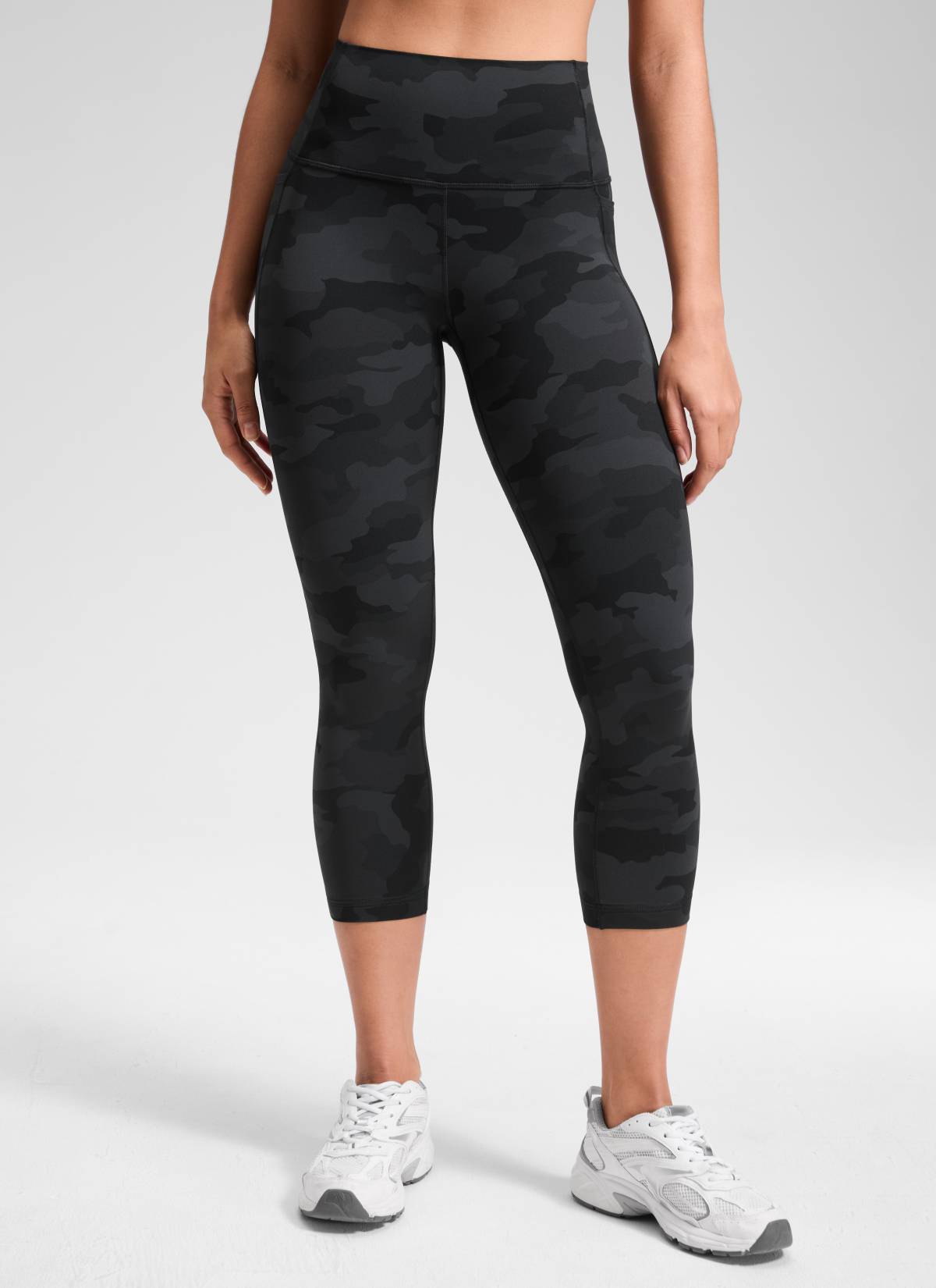 CRZ YOGA Damen Butterluxe Capri mit Taschen - 53cm Dunkelgraue Tarnung 2