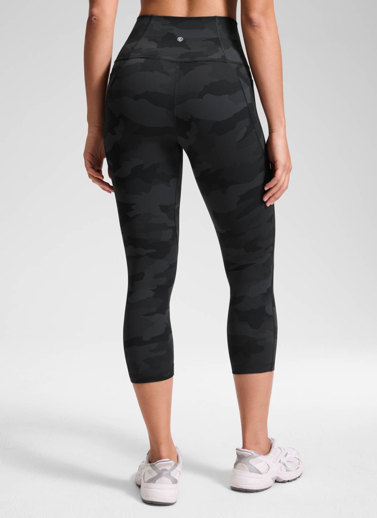 CRZ YOGA Damen Butterluxe Capri mit Taschen - 53cm Dunkelgraue Tarnung 2