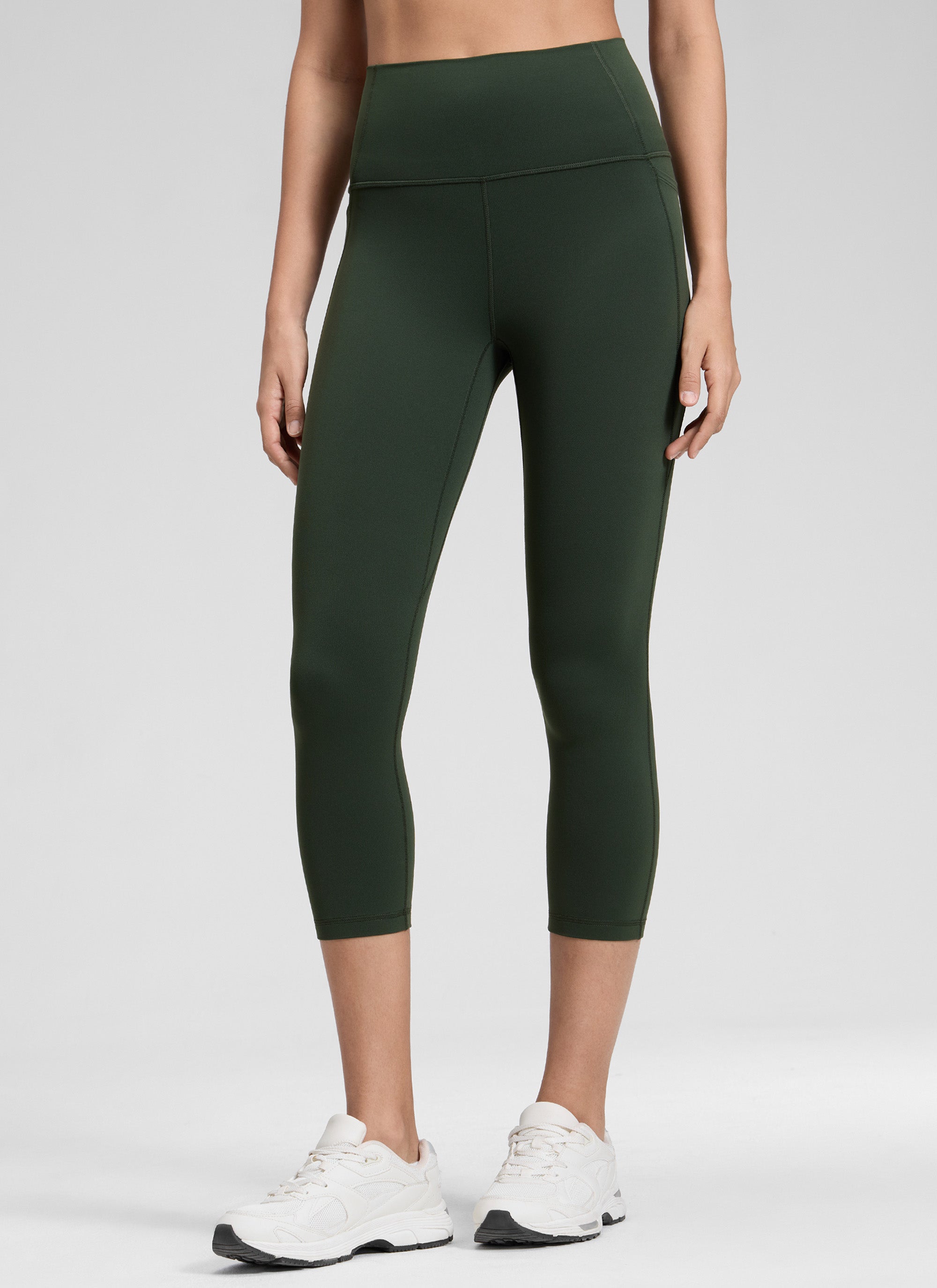 CRZ YOGA Damen Butterluxe Capri mit Taschen - 53cm Legende Grün
