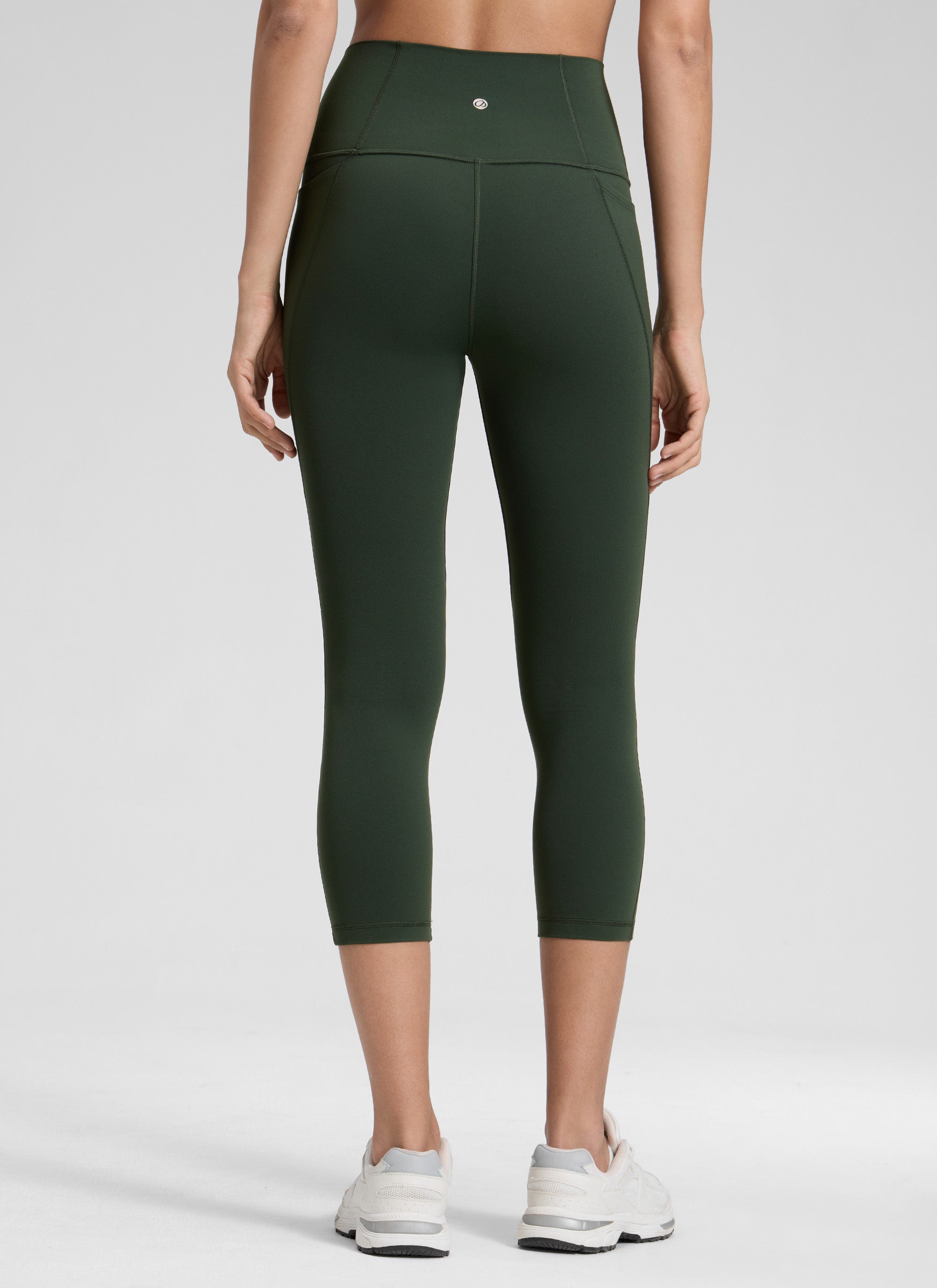 CRZ YOGA Damen Butterluxe Capri mit Taschen - 53cm Legende Grün