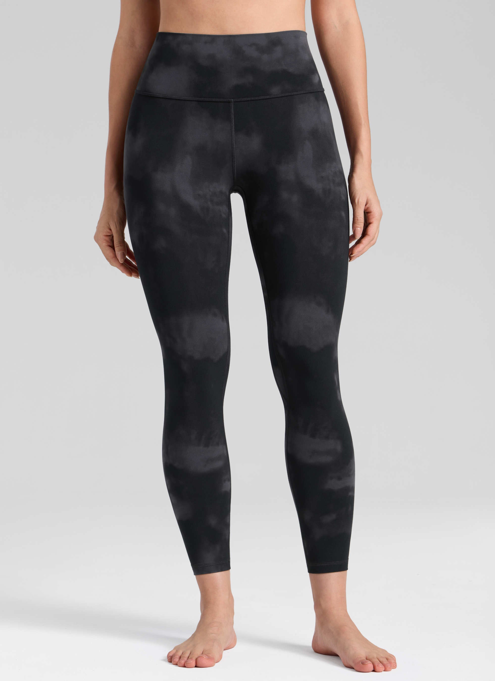 CRZ YOGA Damen Butterlift High Waist Workout Leggings - 64cm Schwarze Tie-Dye-Blumen