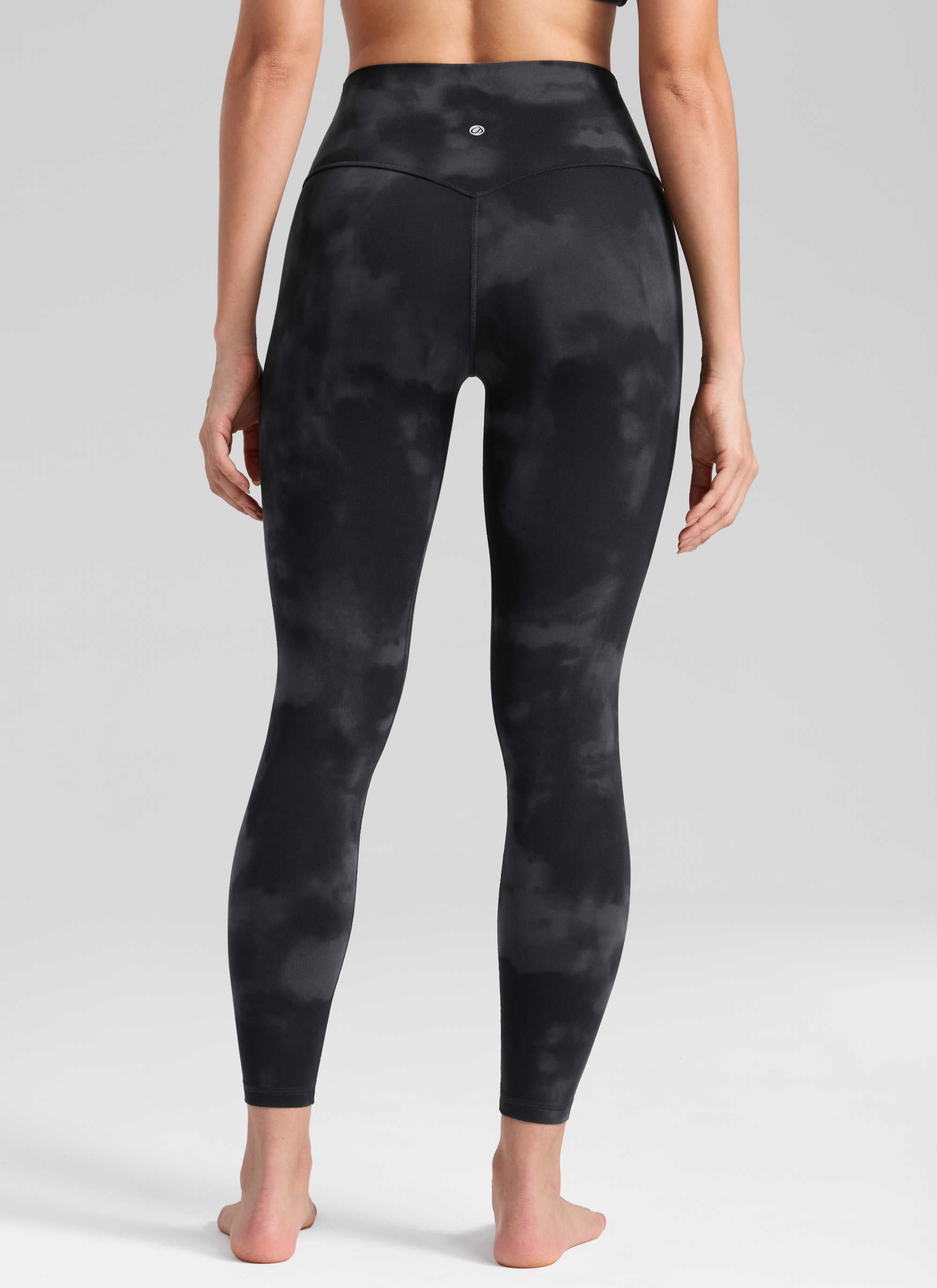 CRZ YOGA Damen Butterlift High Waist Workout Leggings - 64cm Schwarze Tie-Dye-Blumen