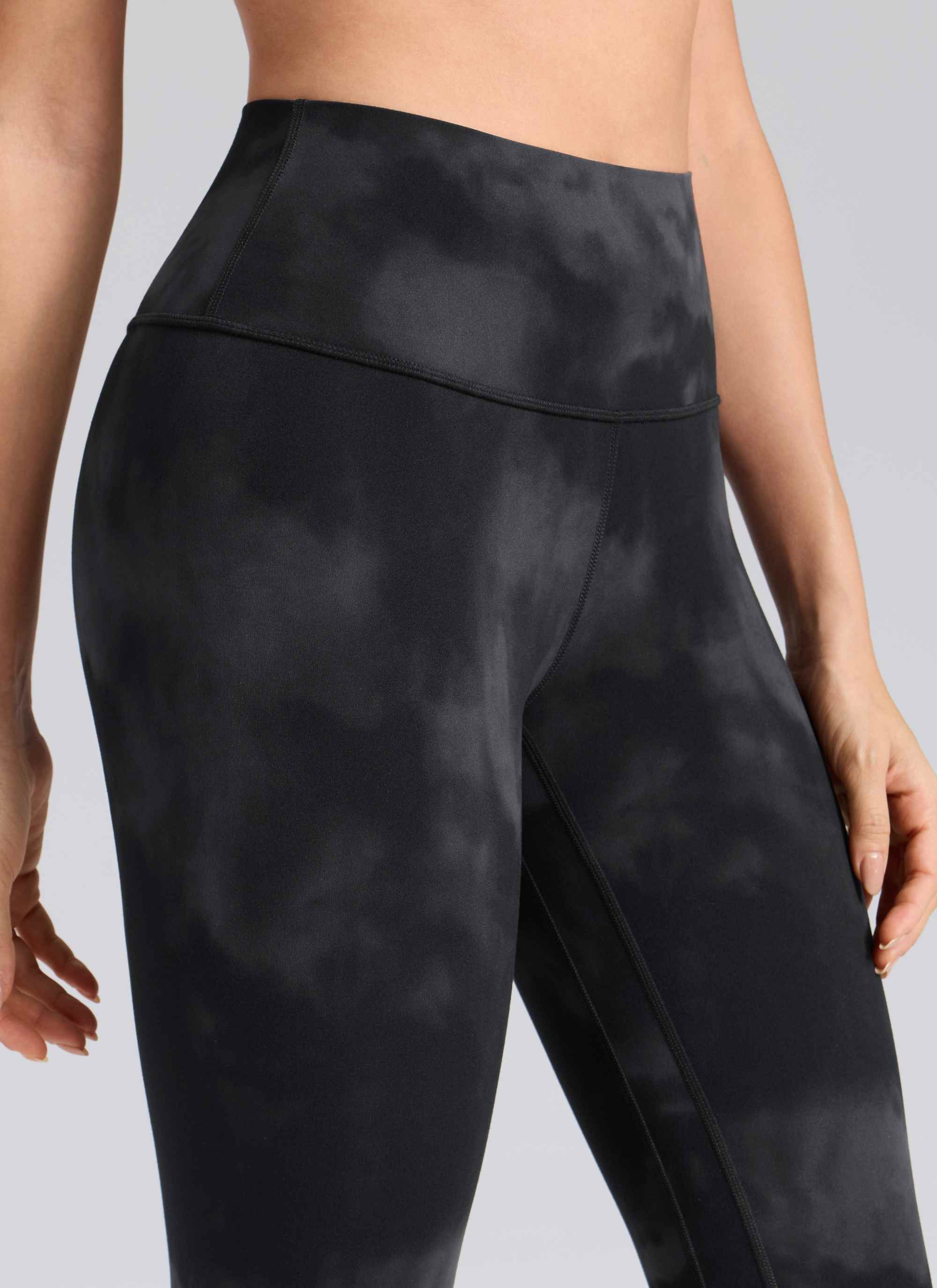 CRZ YOGA Damen Butterlift High Waist Workout Leggings - 64cm Schwarze Tie-Dye-Blumen