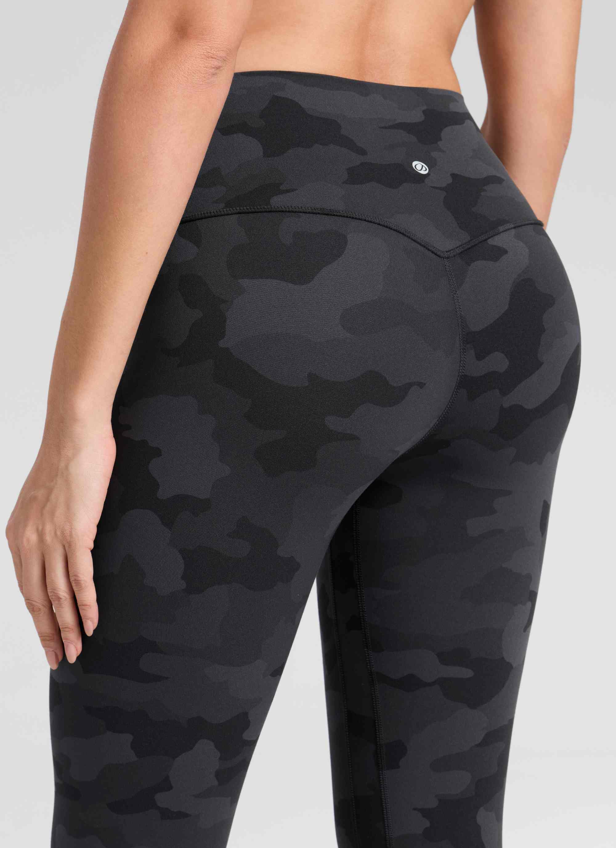 CRZ YOGA Damen Butterlift High Waist Workout Leggings - 64cm Dunkelgraue Tarnung 2