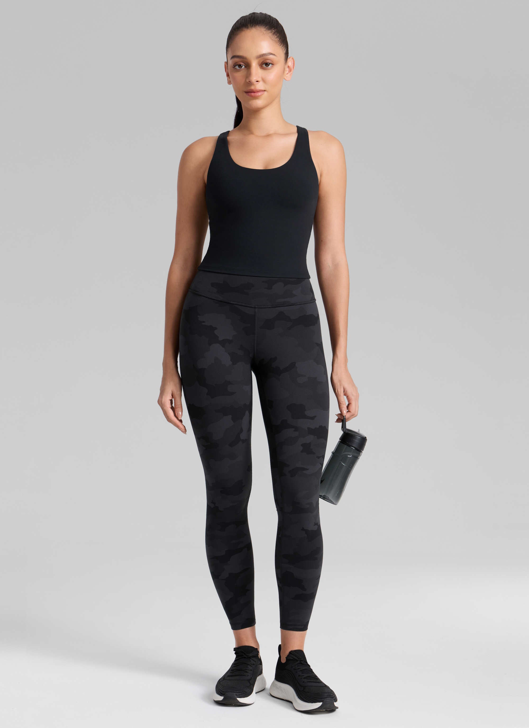 CRZ YOGA Damen Butterlift High Waist Workout Leggings - 64cm Dunkelgraue Tarnung 2