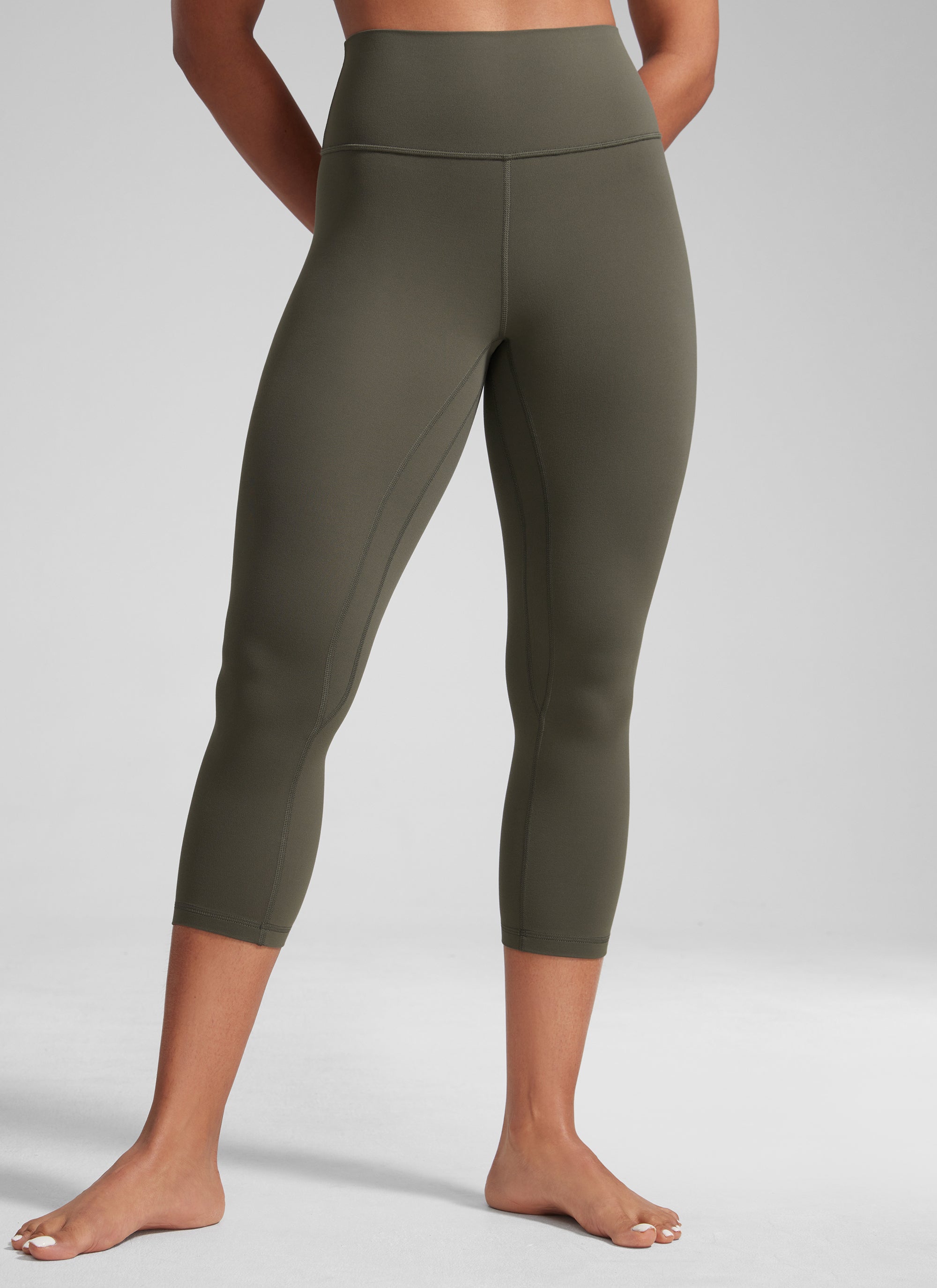 CRZ YOGA Damen Butterlift High Waist Workout Leggings - 53cm Helles Armeegrün