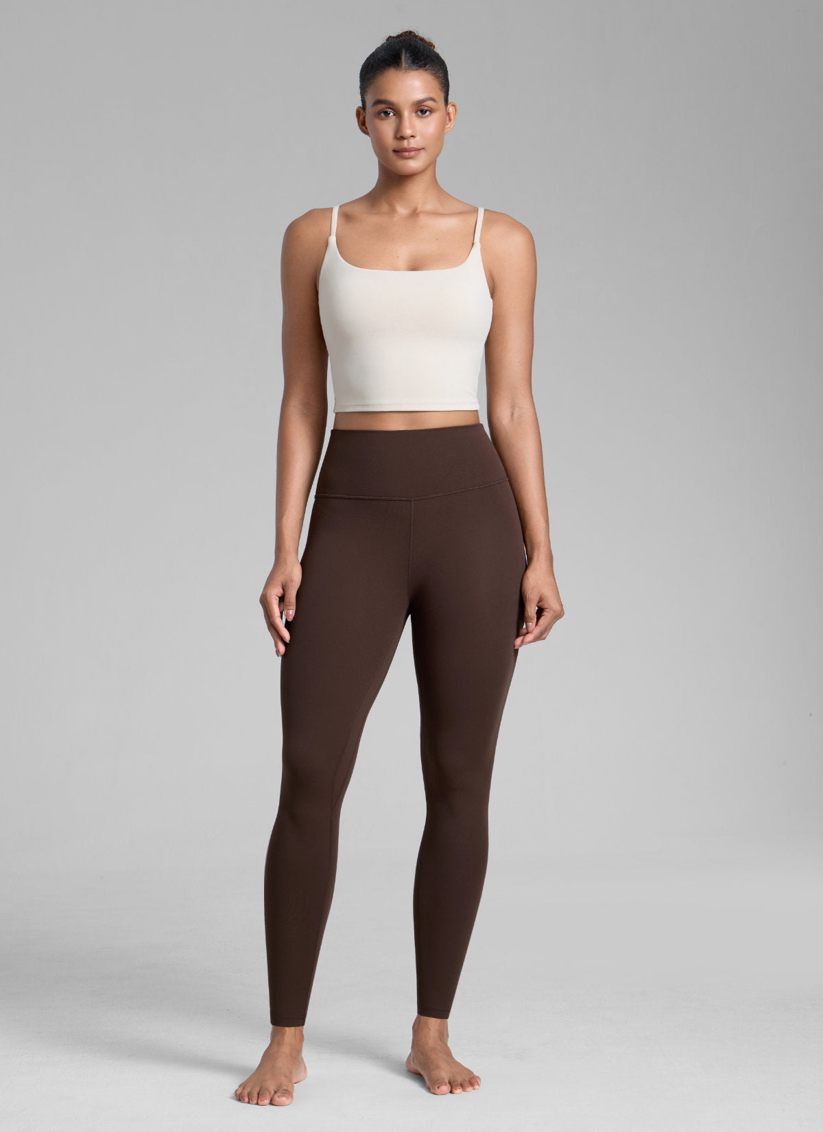 CRZ YOGA Damen Butterlift High Waist Blickdicht  Leggings - 64cm Heißes Fudge-Brown @model_info:Barbara