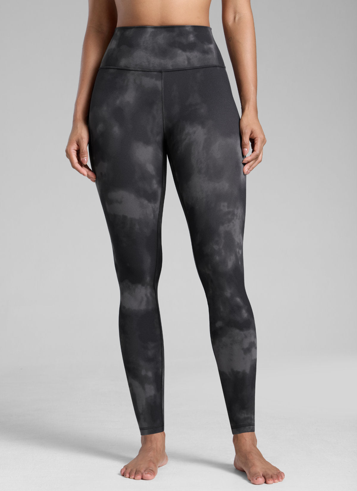 CRZ YOGA Damen Butterlift High Waist Blickdicht  Leggings - 64cm Grau Tie Dye Blumen
