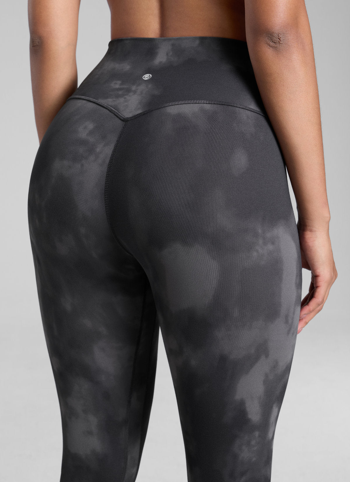 CRZ YOGA Damen Butterlift High Waist Blickdicht  Leggings - 64cm Grau Tie Dye Blumen