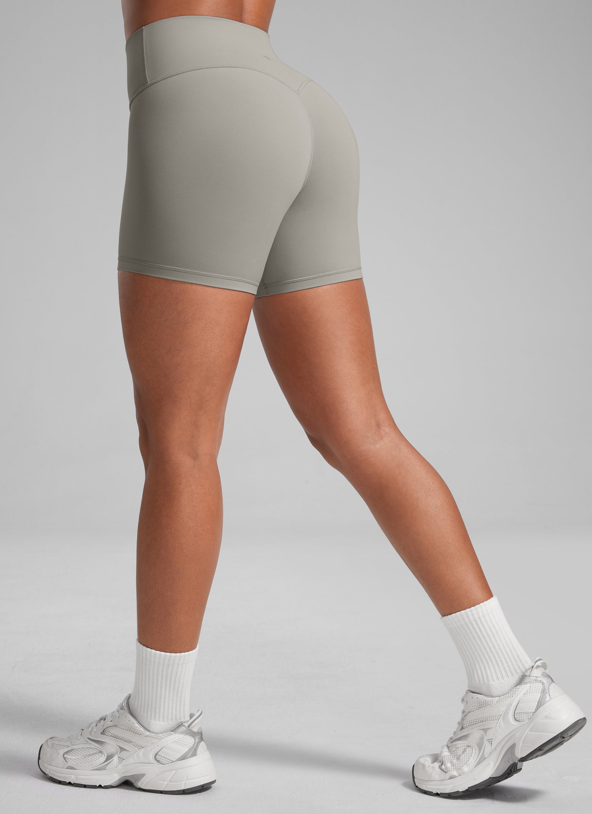 CRZ YOGA Damen Butterlift SecretSculpt Scrunch Butt Lifting Shorts10cm Rock grau