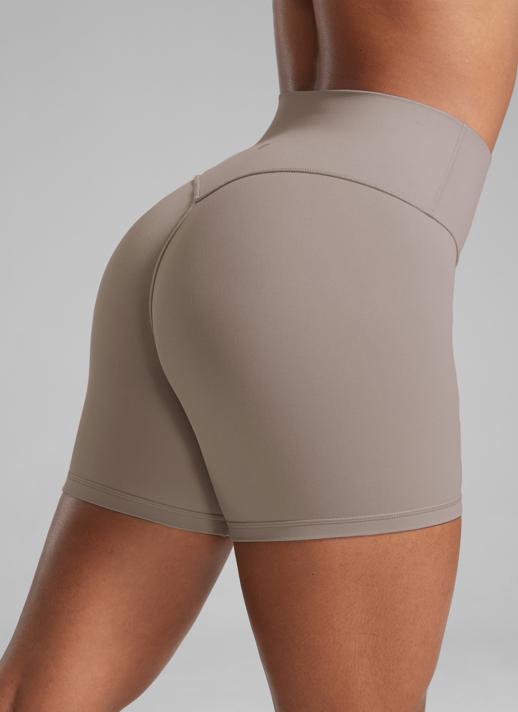CRZ YOGA Damen Butterlift SecretSculpt Scrunch Butt Lifting Shorts10cm Cremiger Milchkaffee
