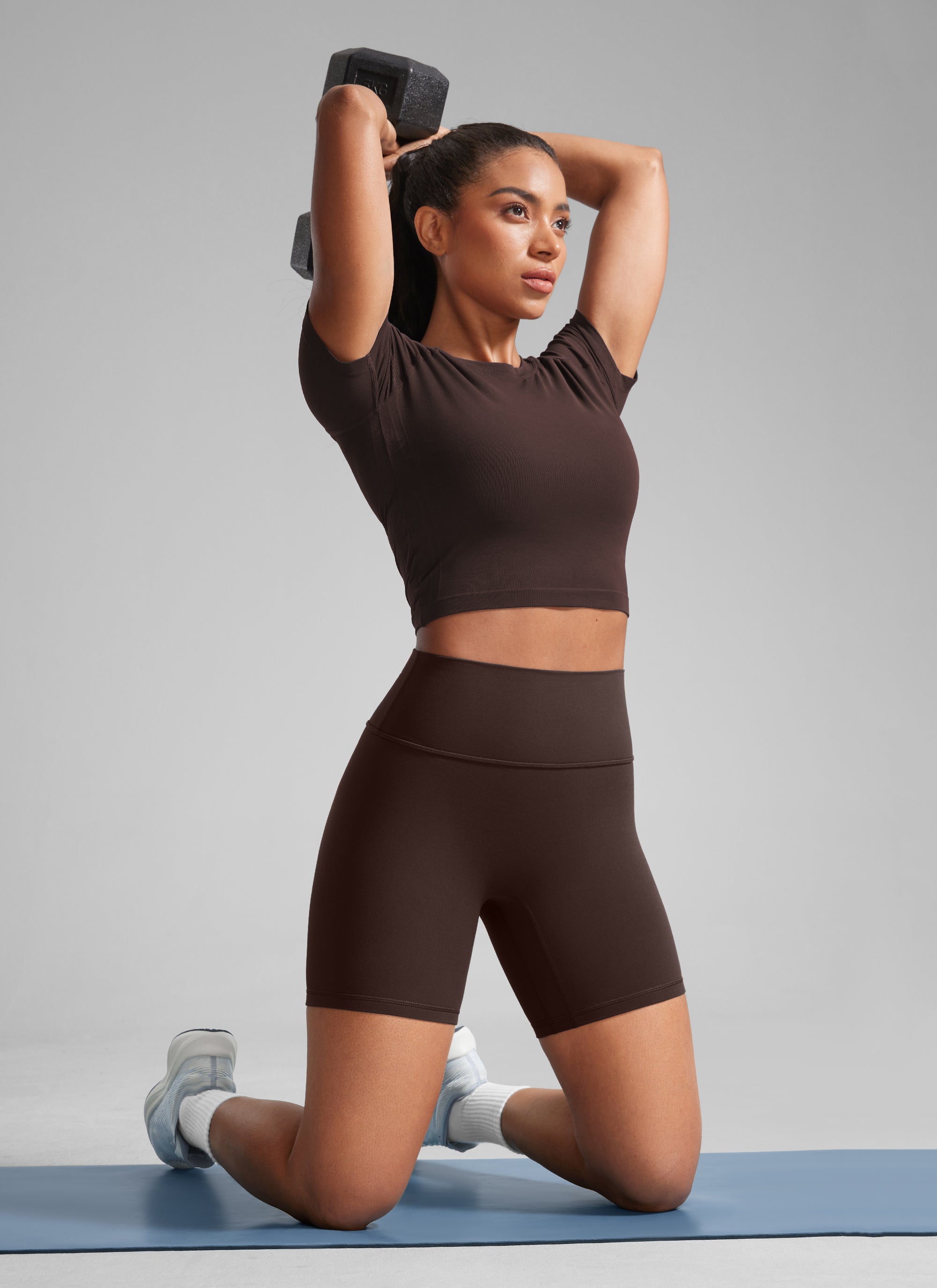 CRZ YOGA Damen Butterlift SecretSculpt Butt Lifting Shorts - 15cm Heißes Fudge-Brown