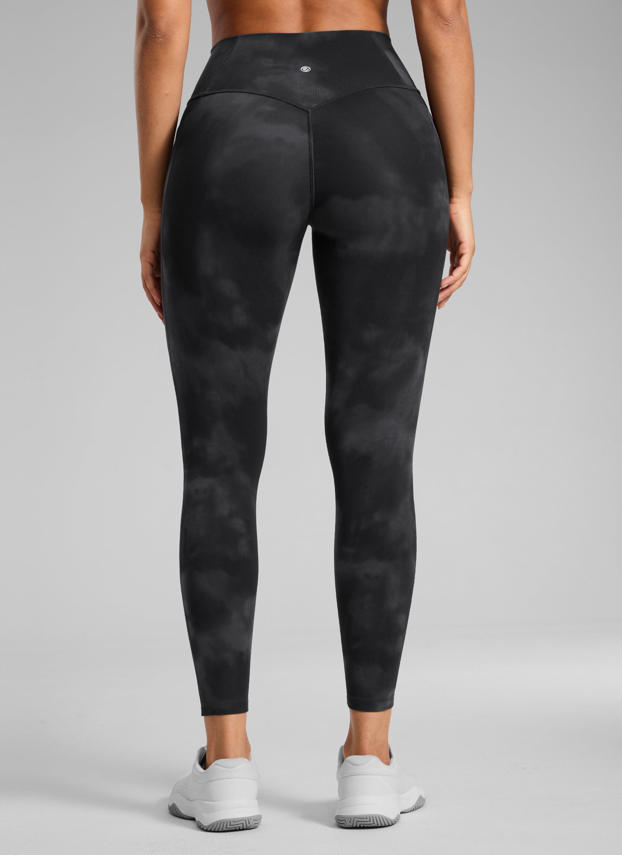 CRZ YOGA Damen Butterlift Keine Vordernaht Leggings mit Taschen-64cm Schwarze Tie-Dye-Blumen