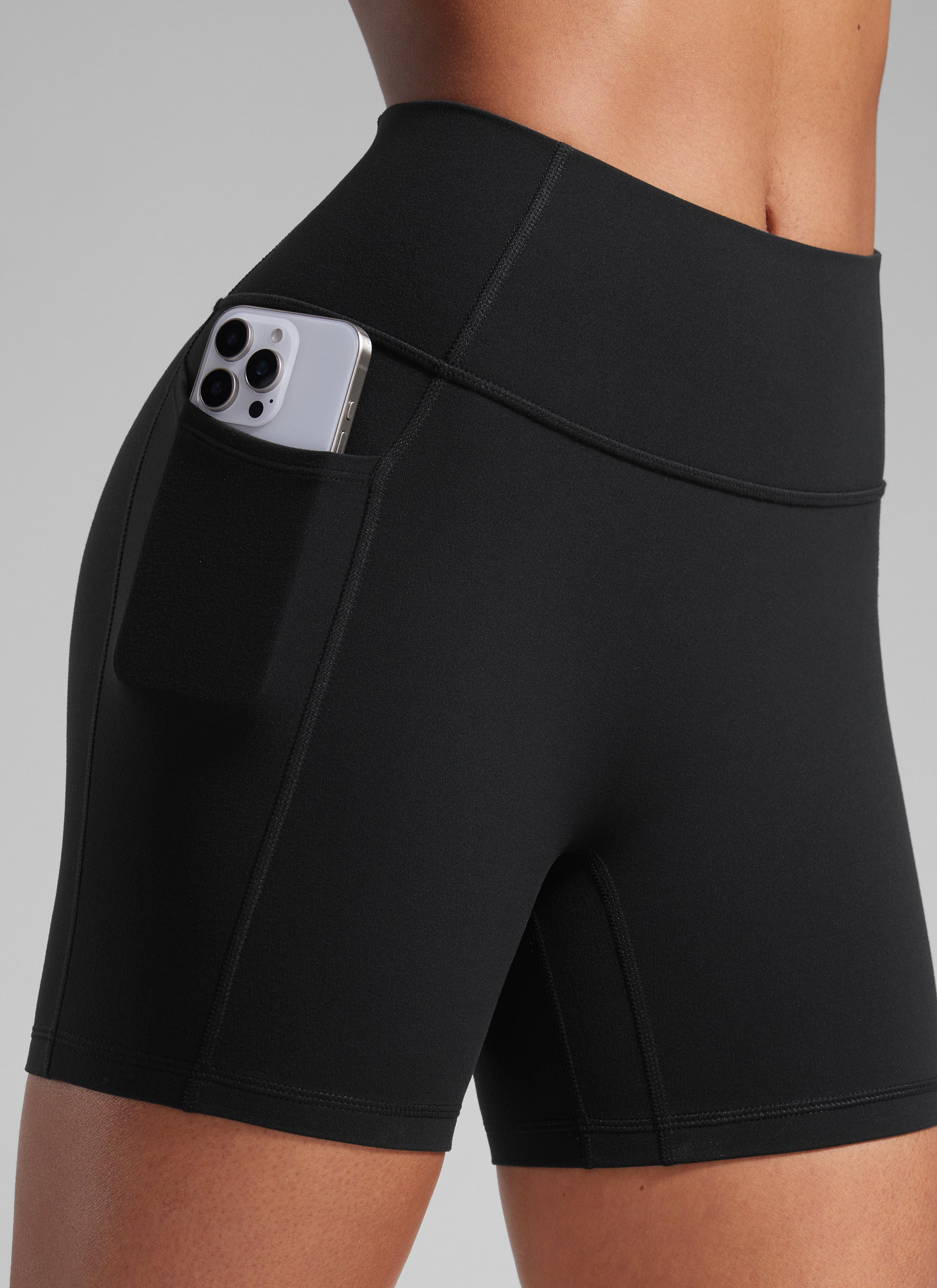CRZ YOGA Damen Secretsculpt Butterlift Biker mit Taschen - 13cm Schwarz @model_info:Crystal